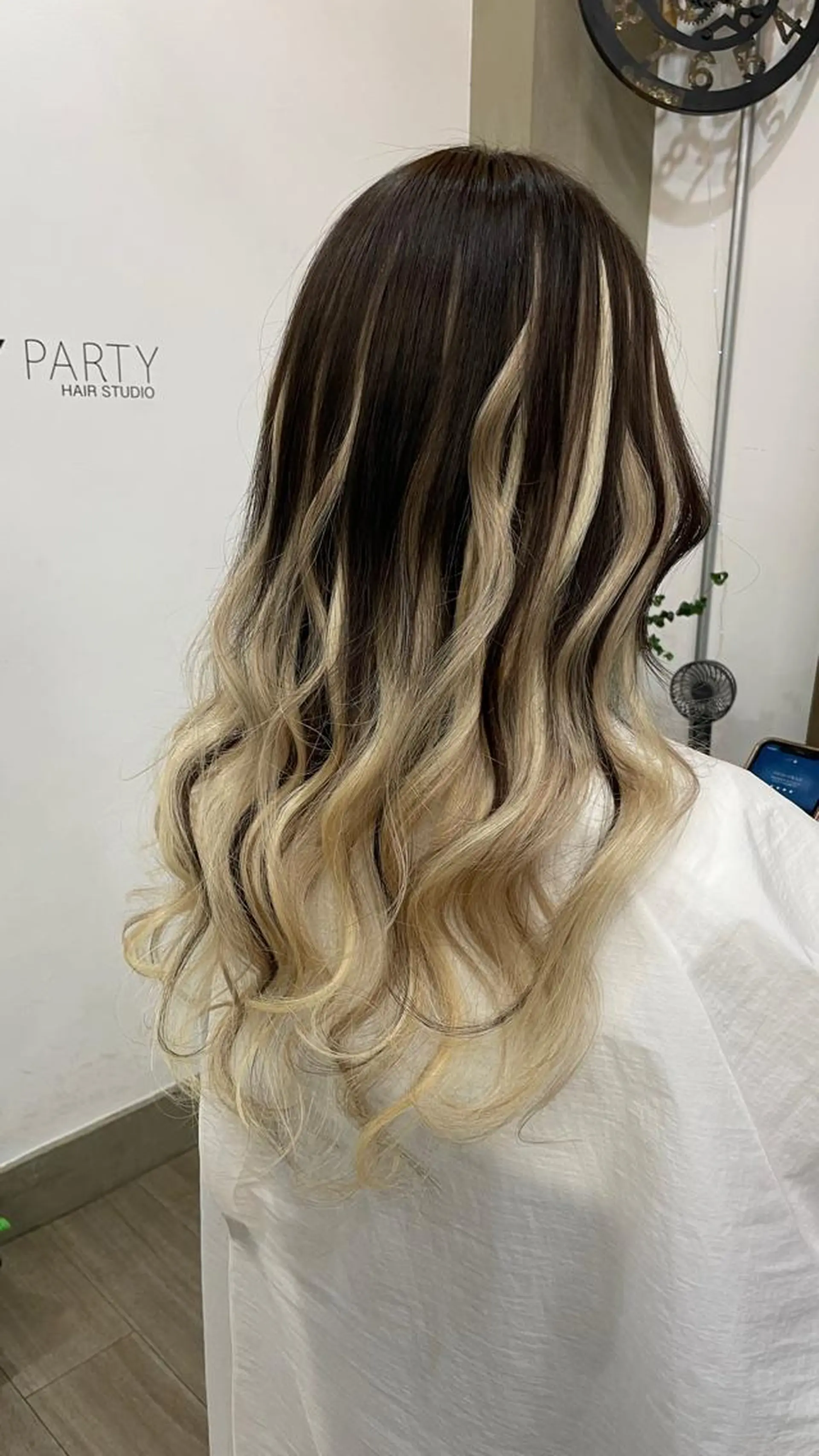 ミディアム カット ヘアカラー トリートメント プルエクステ界隈 ハイトーン/カツオ✨のヘアスタイル