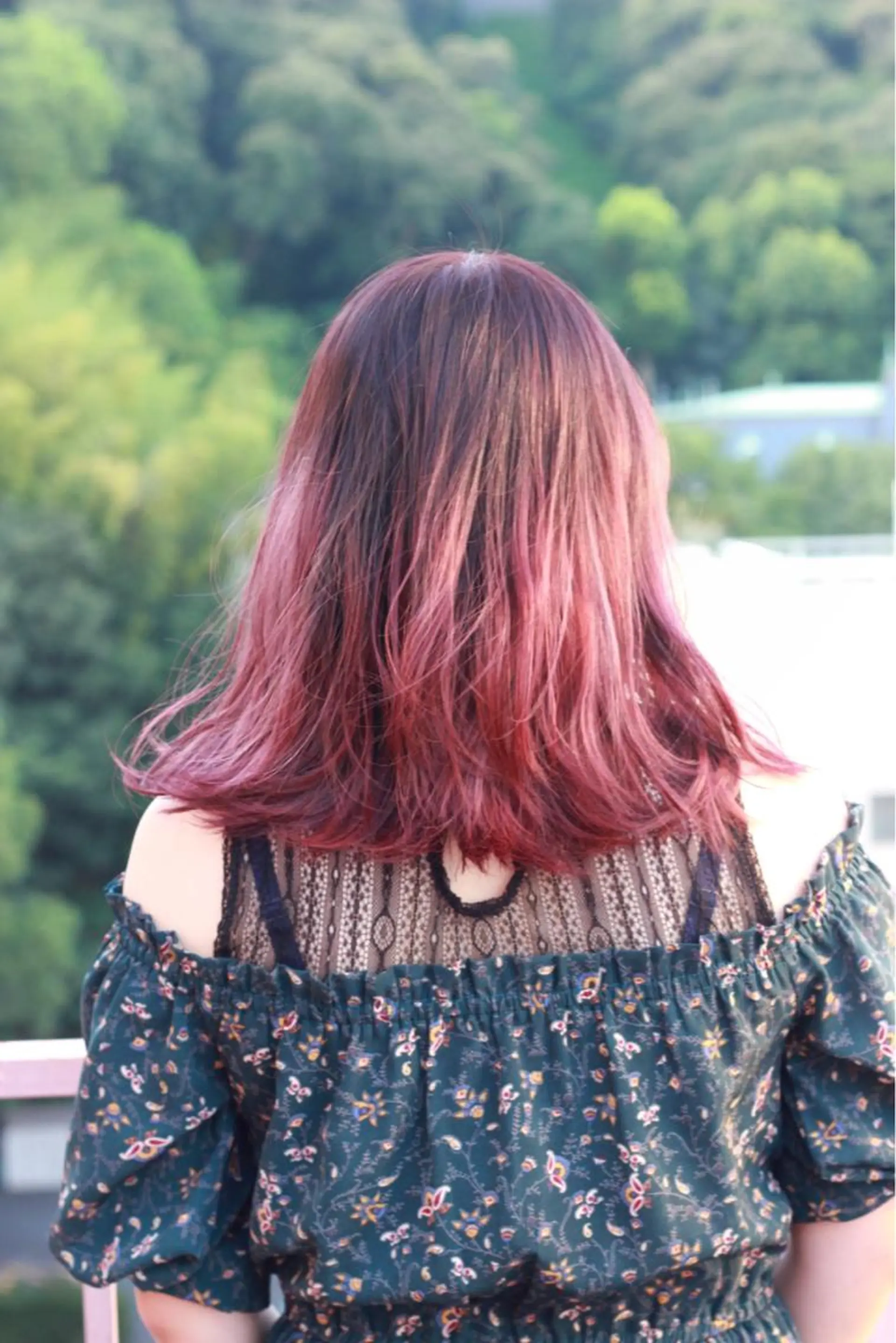 セミロング カラー グラデーションカラー レッドカラー ヘアカラー Viage （ビアージュ）のヘアスタイル