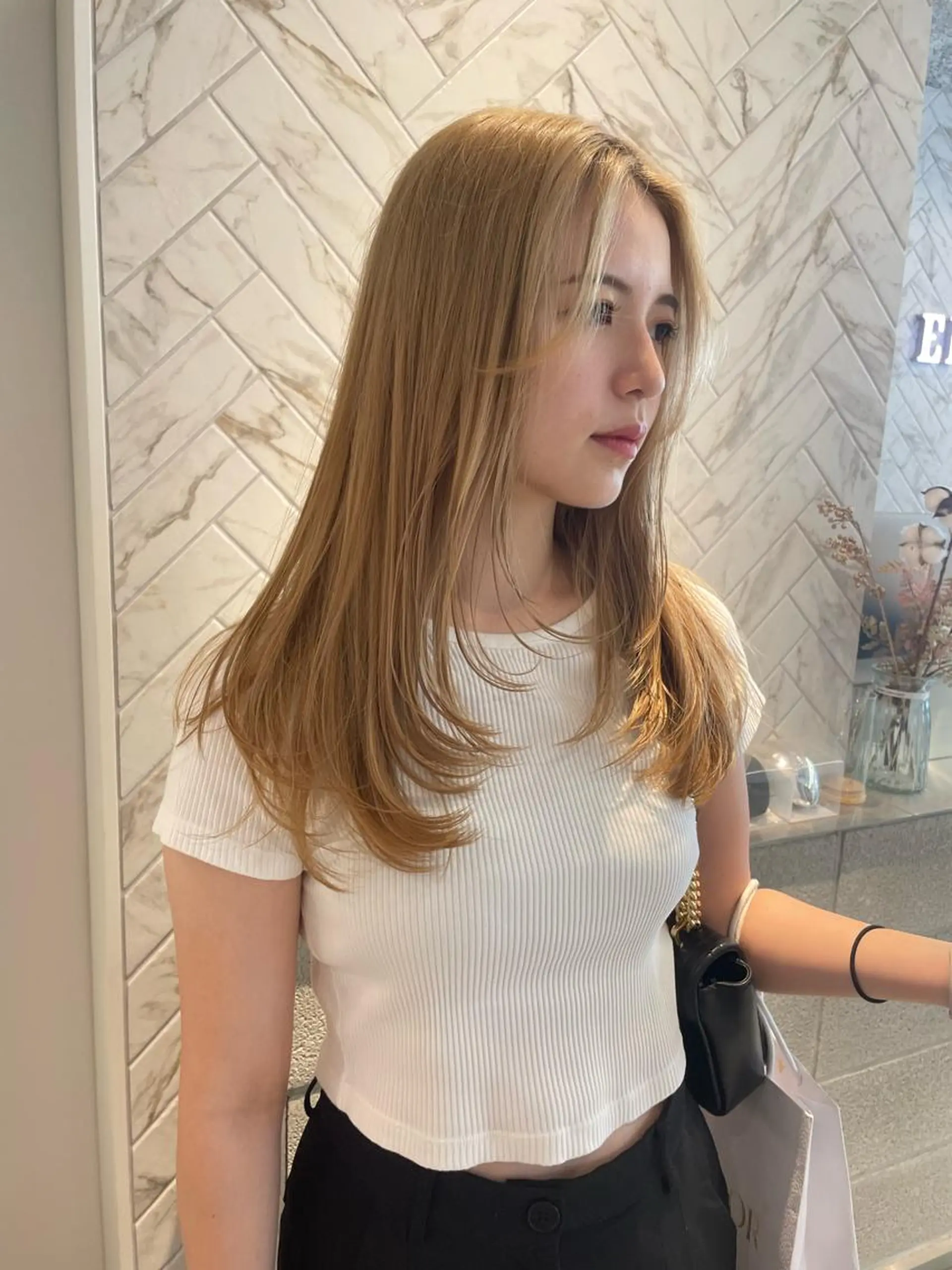 セミロング カラー ヘアアレンジ ハイトーンカラー レイヤーカット ヘアカラー トリートメント 🎗秋山勇/ GEAR.代表のヘアスタイル