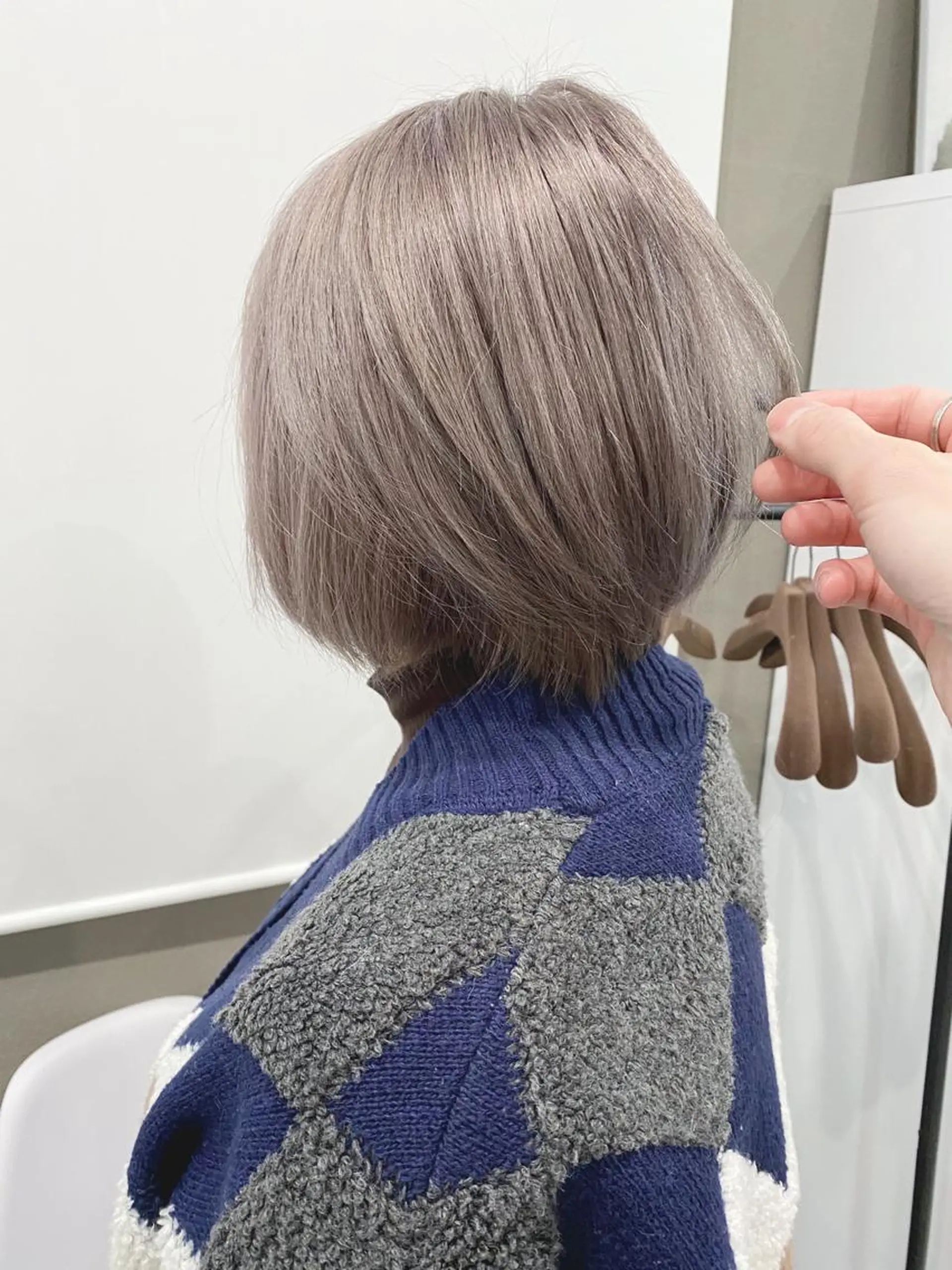 ショート カラー ブリーチ グレージュ Via officialのヘアスタイル