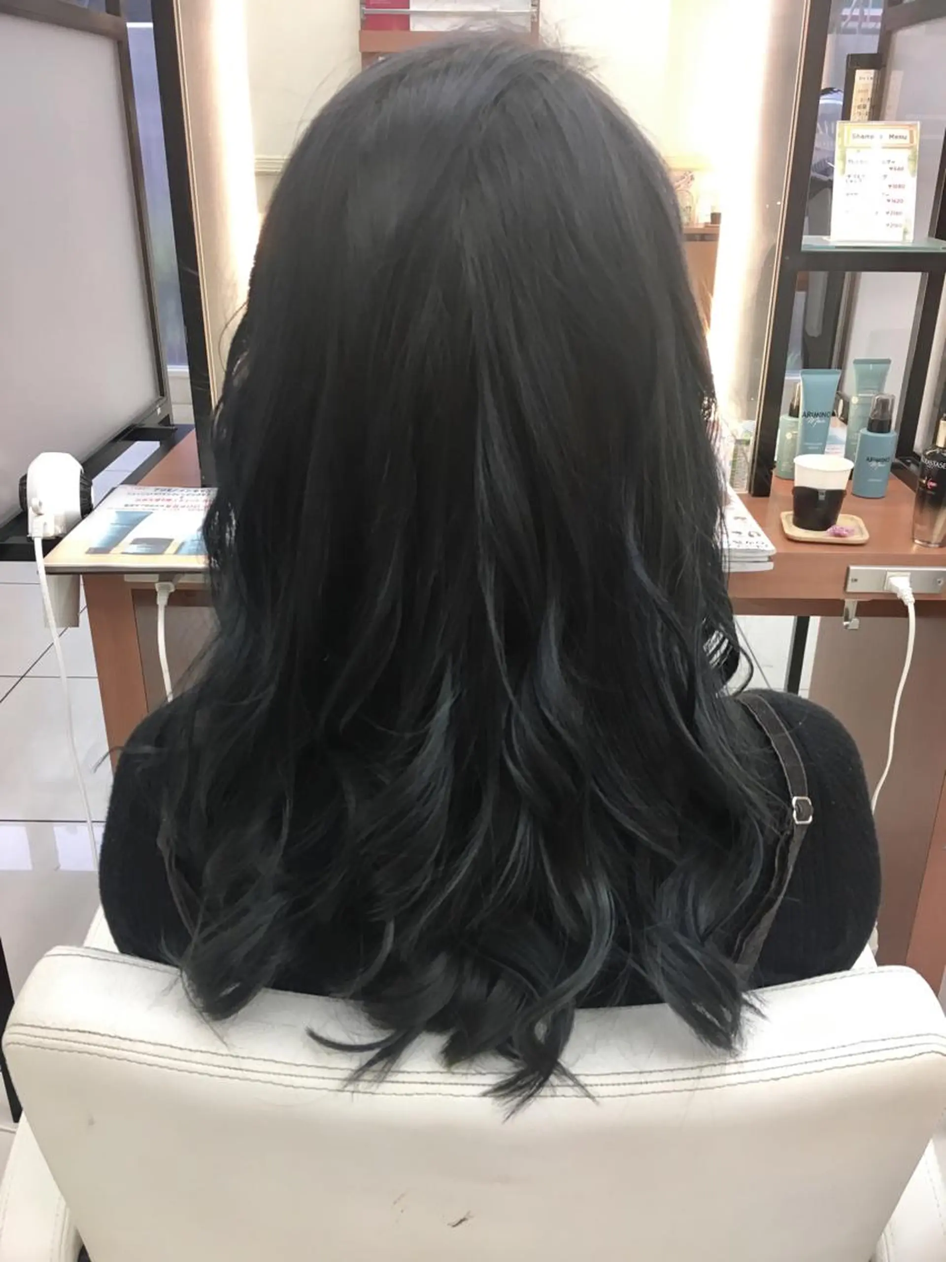 カラー ブルーカラー ブルージュ イルミナカラー 縮毛矯正 N° jillva ♦️川端裕司♦️のヘアスタイル