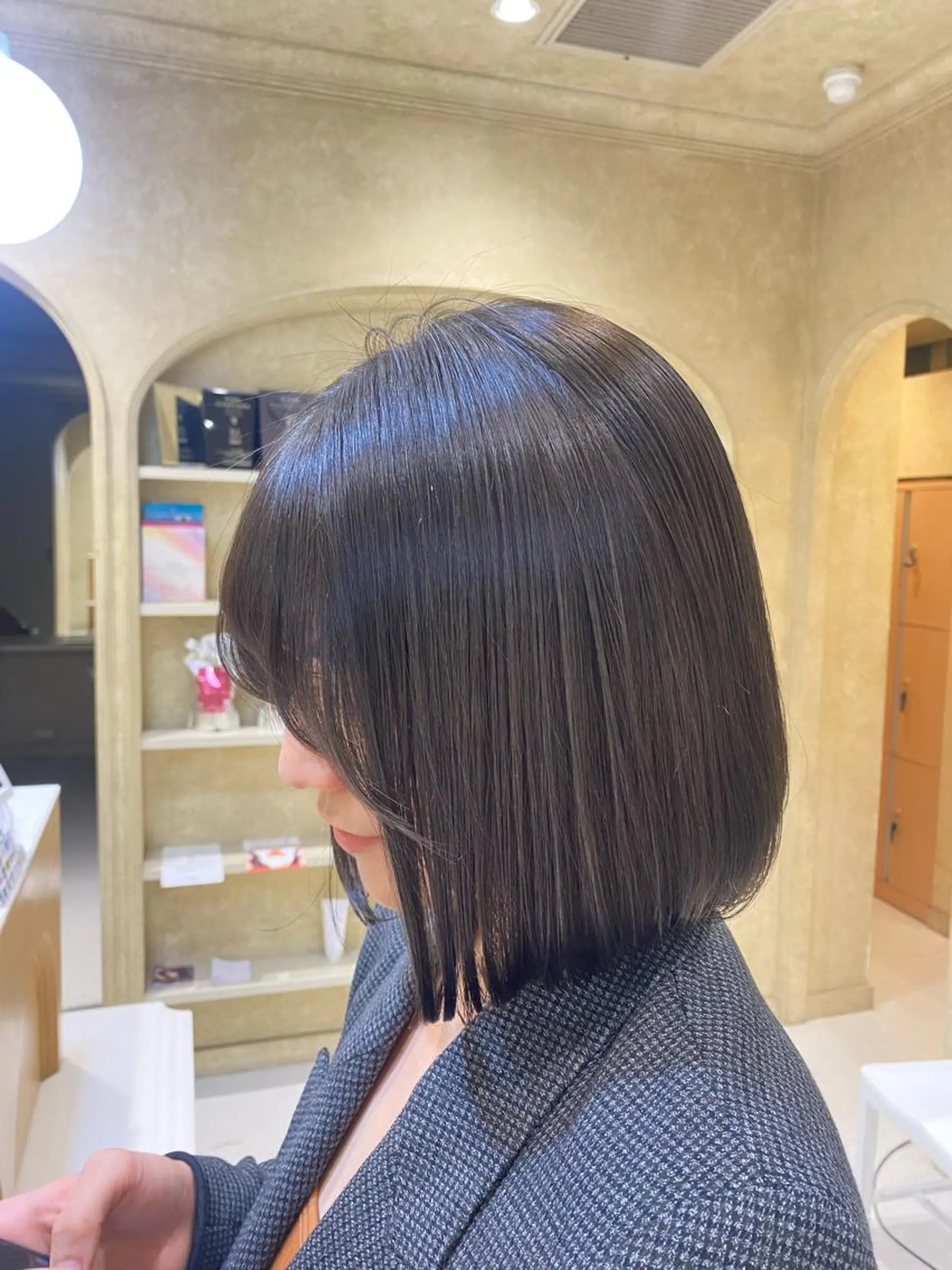ミディアム アッシュ Tierra 原宿所属・関 日葉里のヘアスタイル