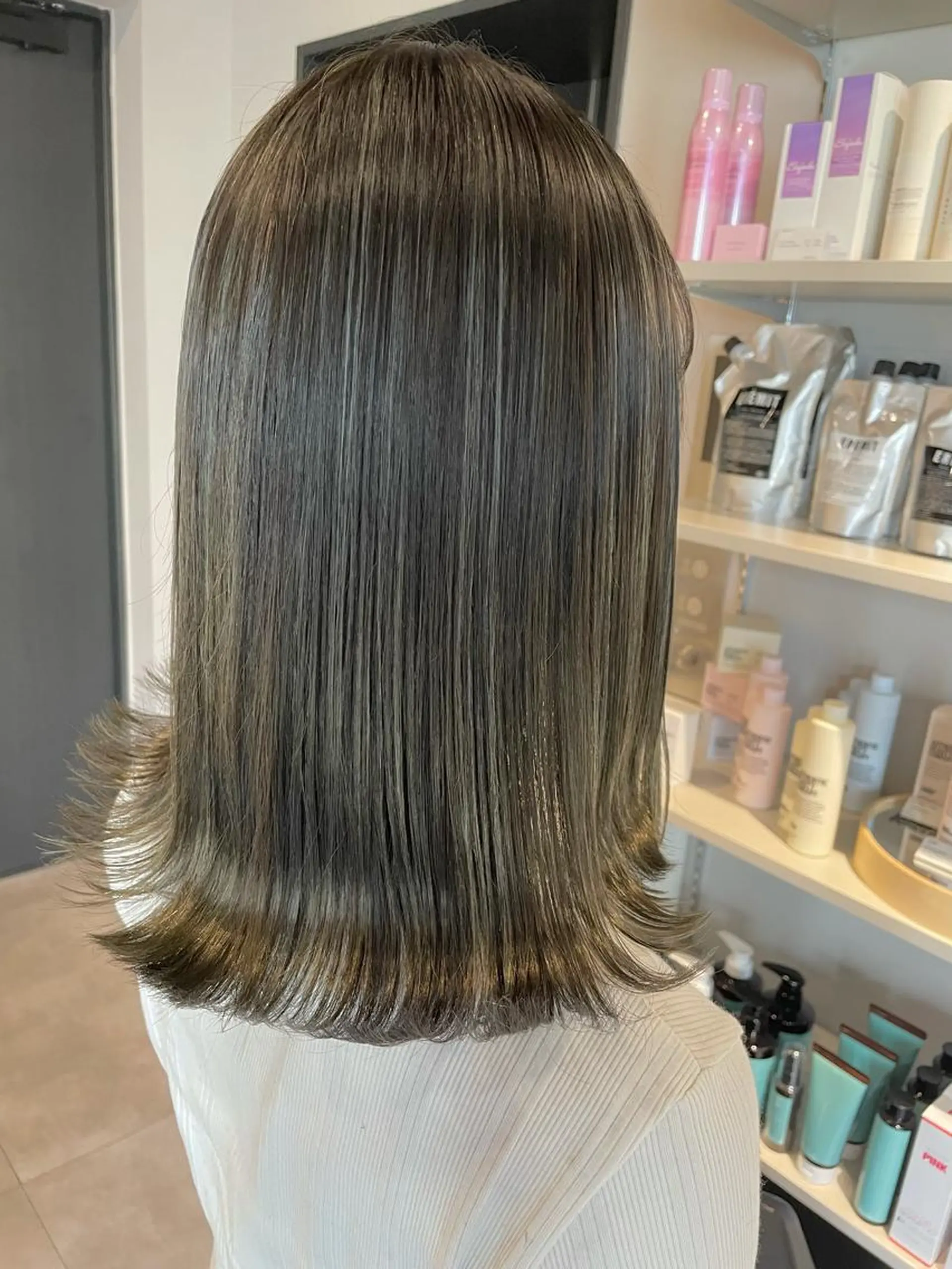 ミディアム カラー ハイライトカラー ハイライト ヘアカラー トリートメント ブリーチ👩‍🦳/ ‪✂︎MANAMIのヘアスタイル