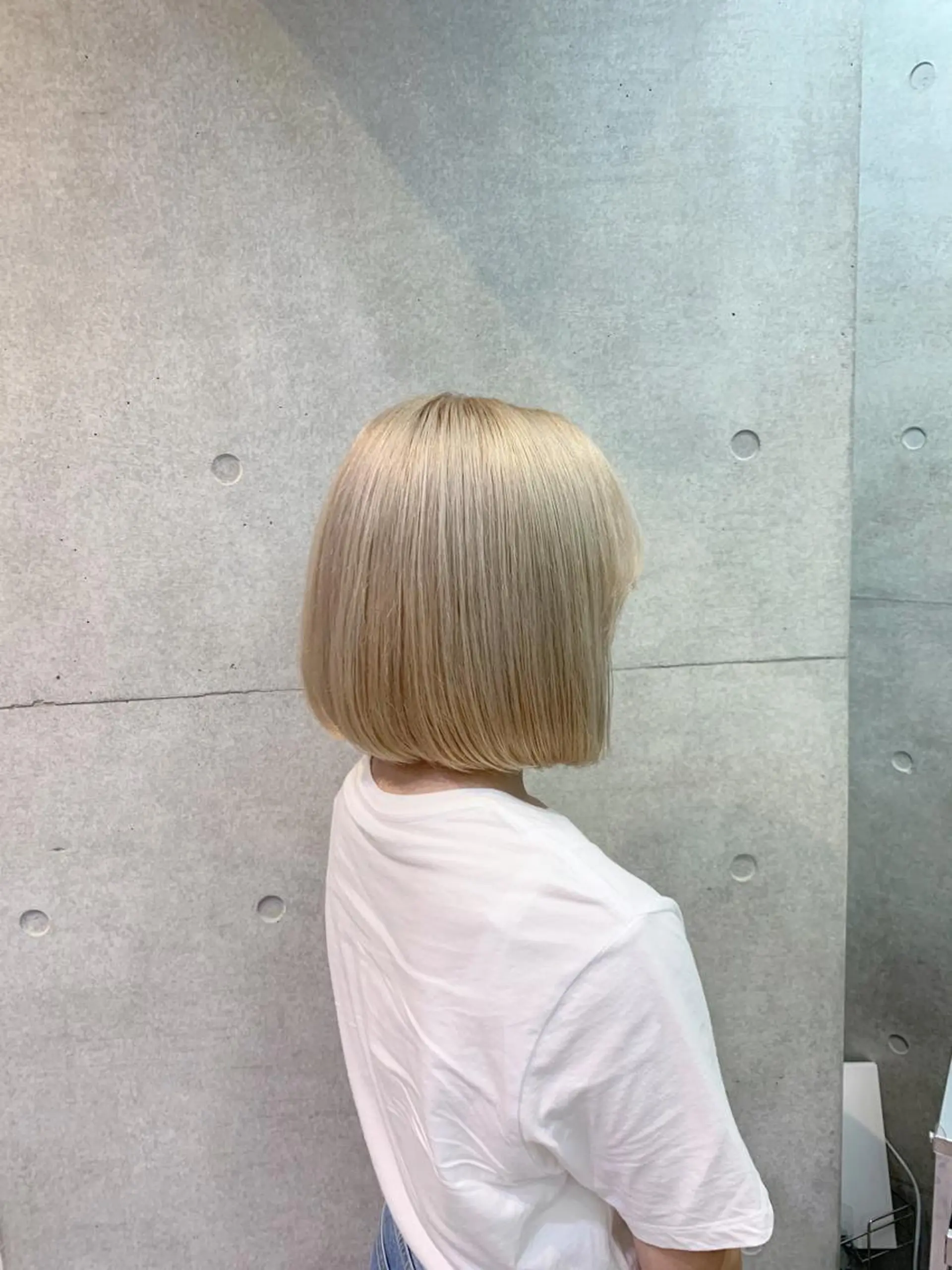 ショート カラー ベージュカラー ミルクティーベージュ オシャレ髪✔️ 店長オオキアキヒロのヘアスタイル