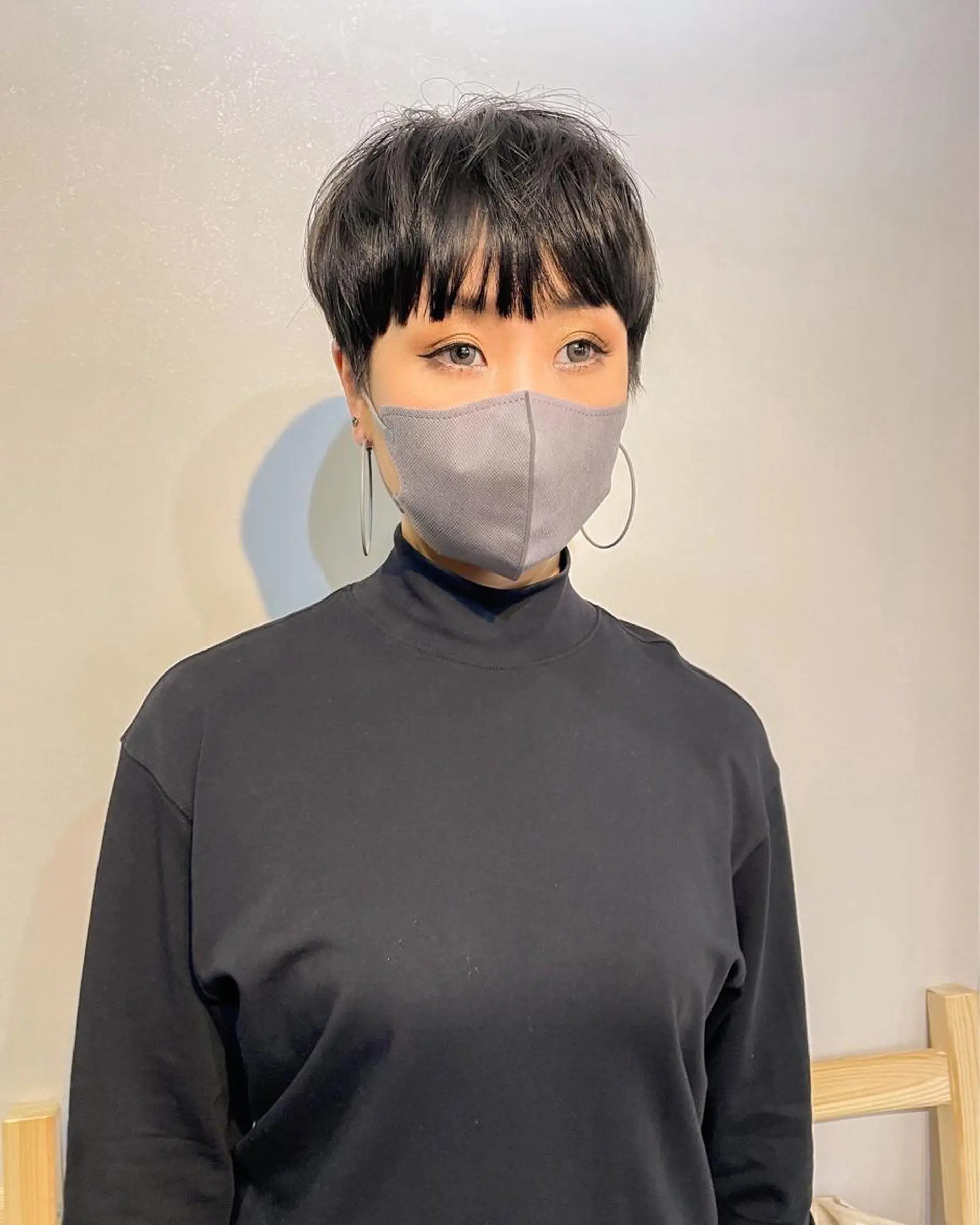 ショート カラー ダークグレー ショートヘア レイヤーパーマ＊ 顔まわり似合わせのヘアスタイル