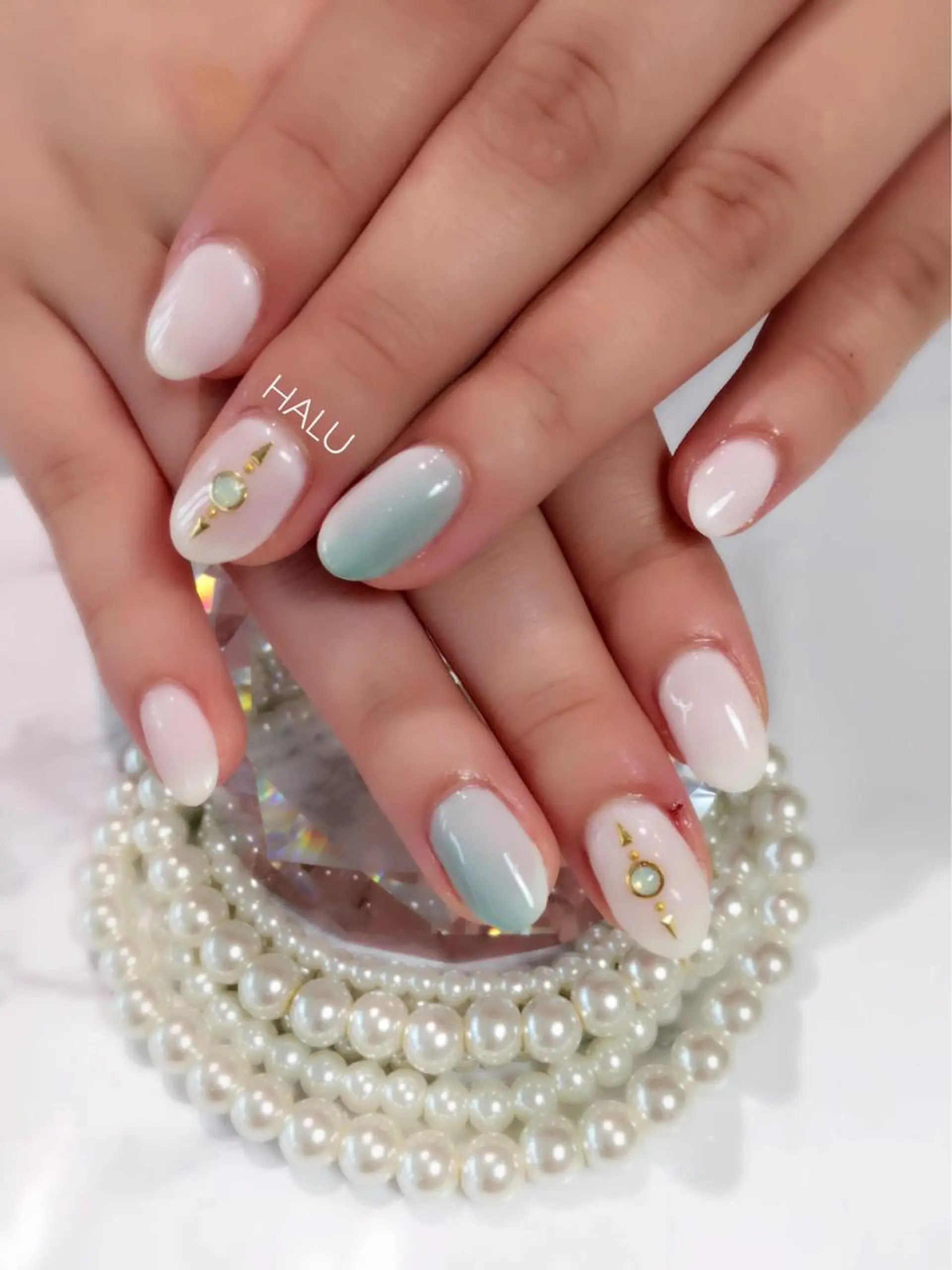 ネイル アートネイル グラデーション グリーン シンプルネイル ホワイト HALU ハルのネイルデザイン