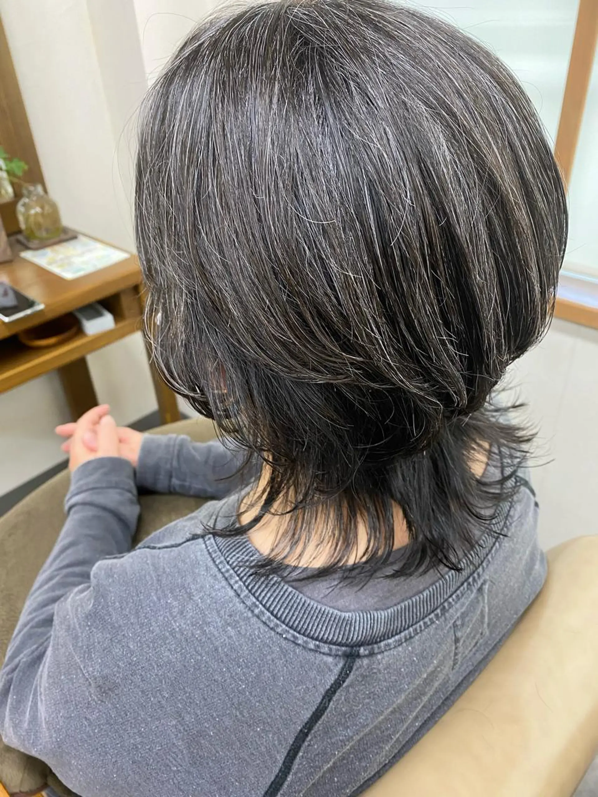 ミディアム ウルフカット カット トリートメント 永沼 真依のヘアスタイル