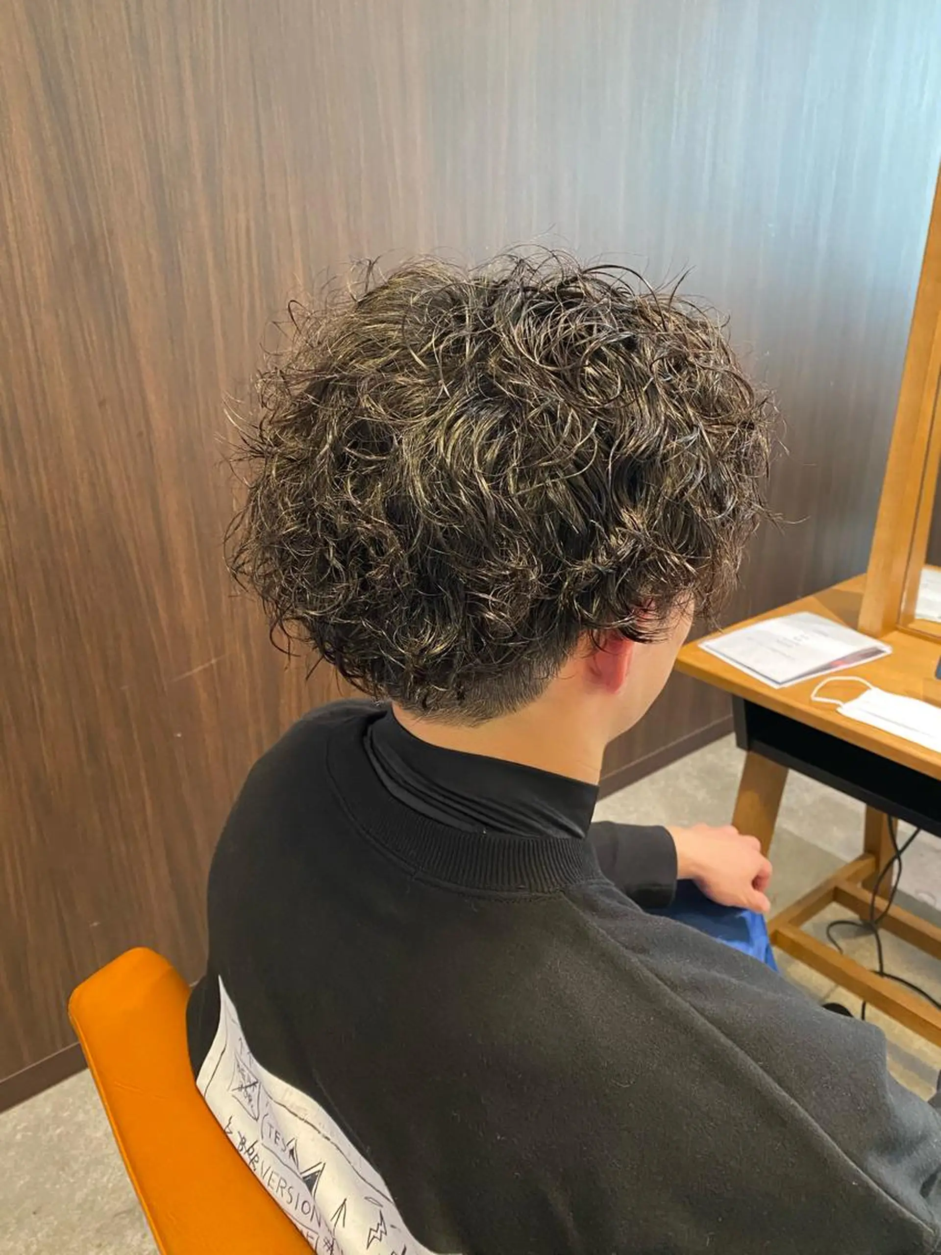 ショート パーマ Maison/松本/ 艶髪/カラー/メンズのヘアスタイル