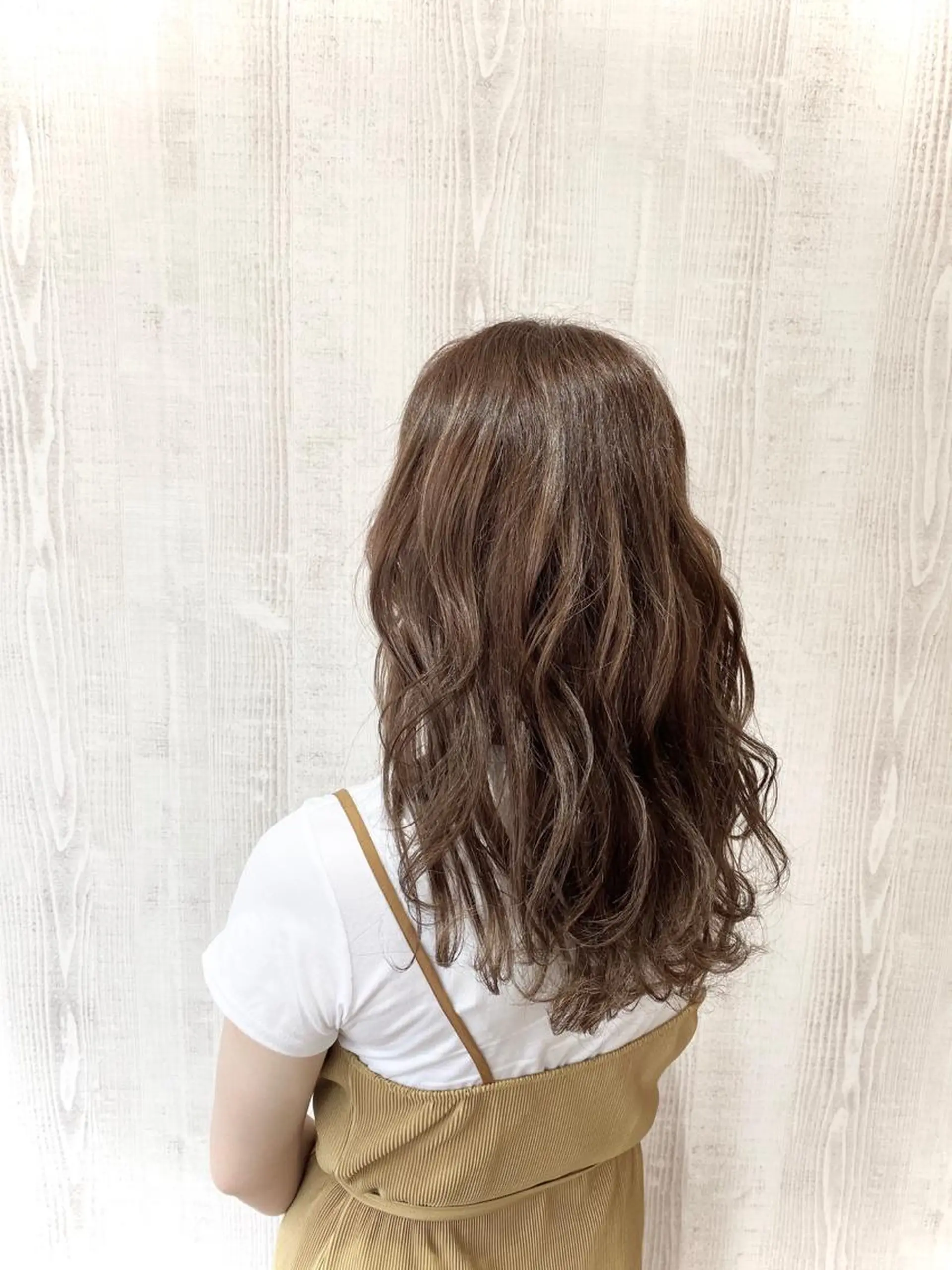 セミロング カラー バレイヤージュ ハイライトカラー ハイライト レイヤーカット ヘアカラー トリートメント Kazu .Kのヘアスタイル