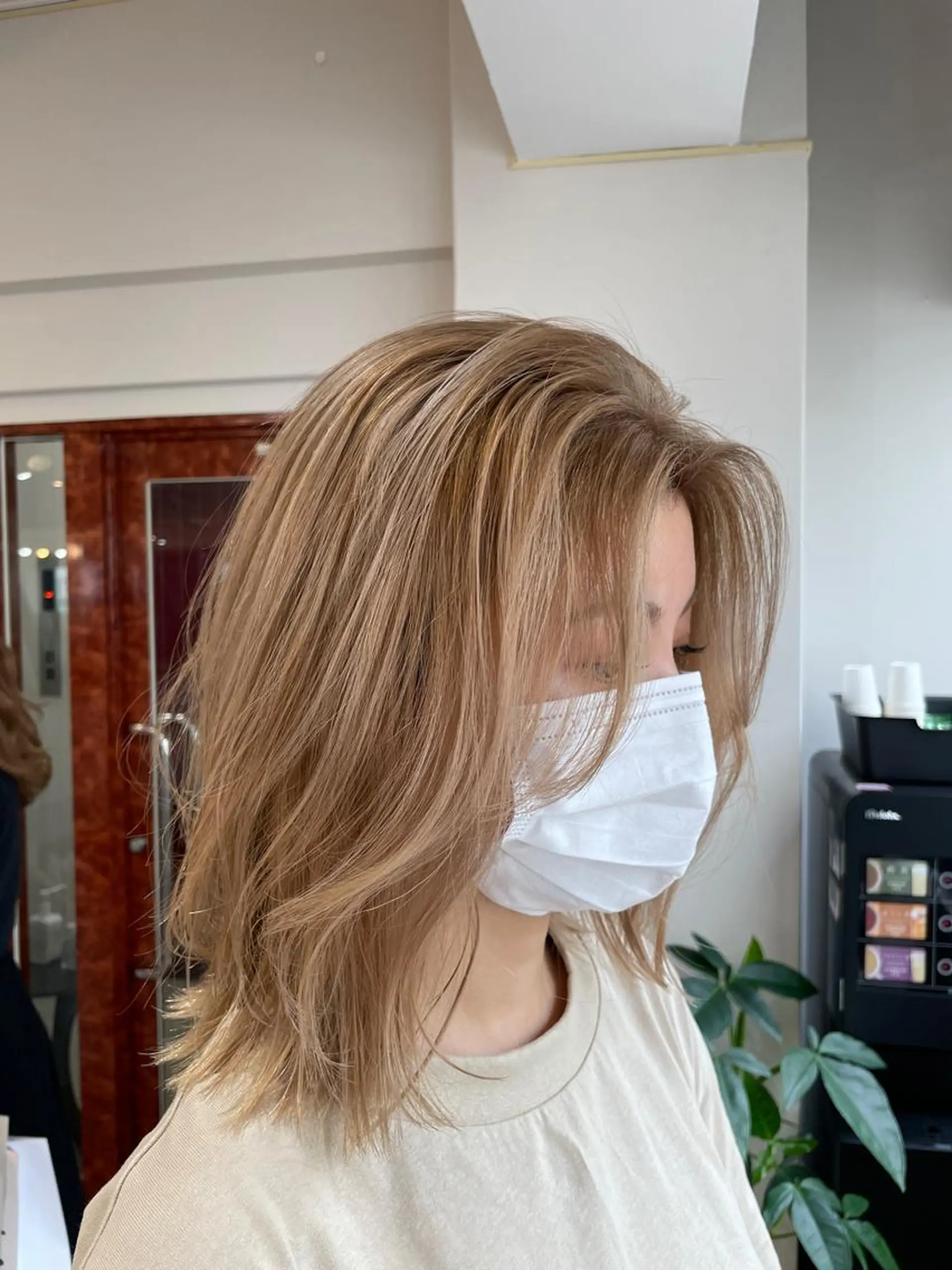 セミロング カラー 透明感カラー カット ヘアカラー トリートメント she2.shinjuku所属・takumi Hのヘアスタイル