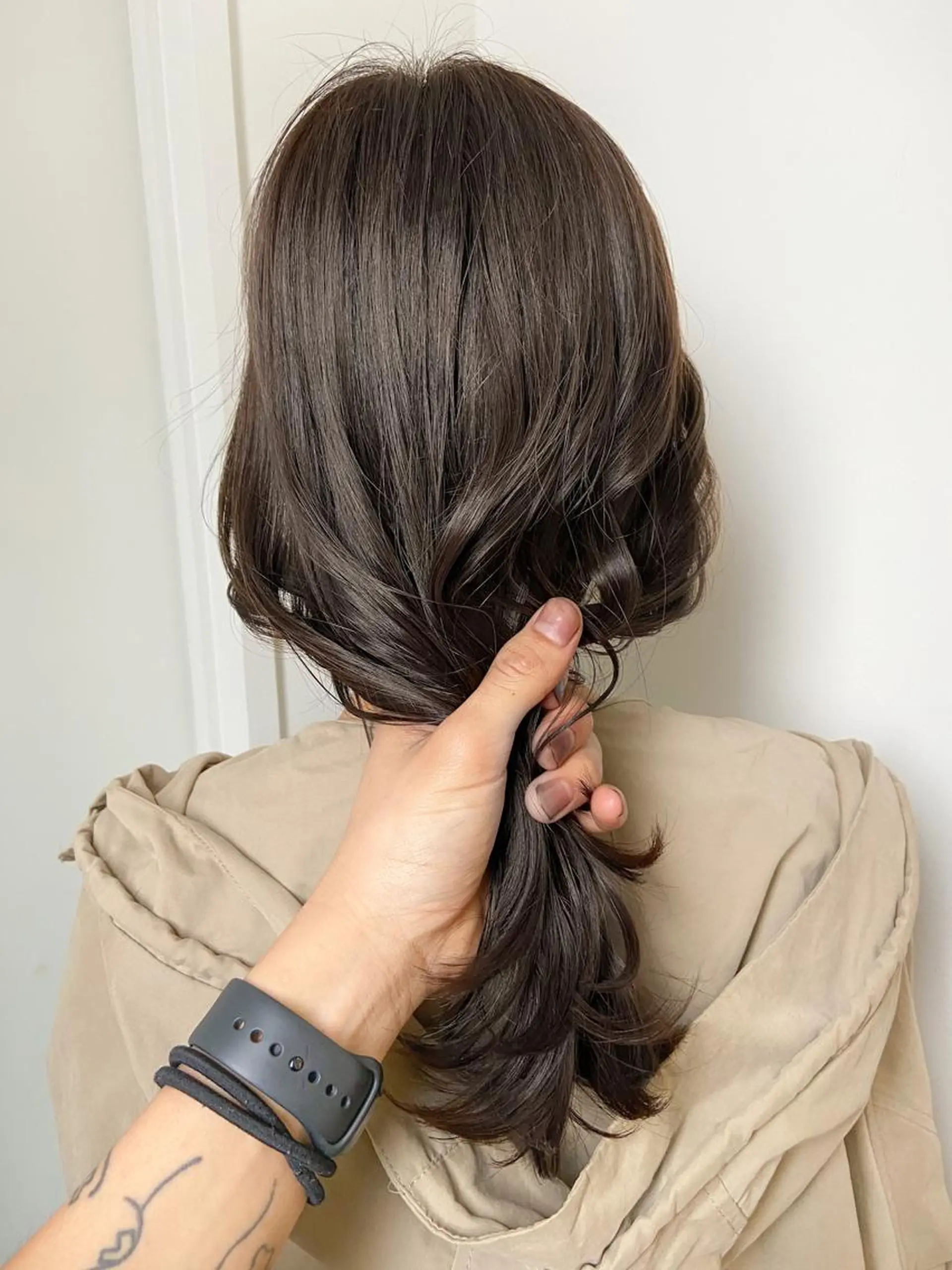 ロング カラー ブリーチ グレージュ ブリーチなしカラー オリーブグレージュ オリーブグレー 岡本康平/ボブ /ブリーチ/レイヤーのヘアスタイル