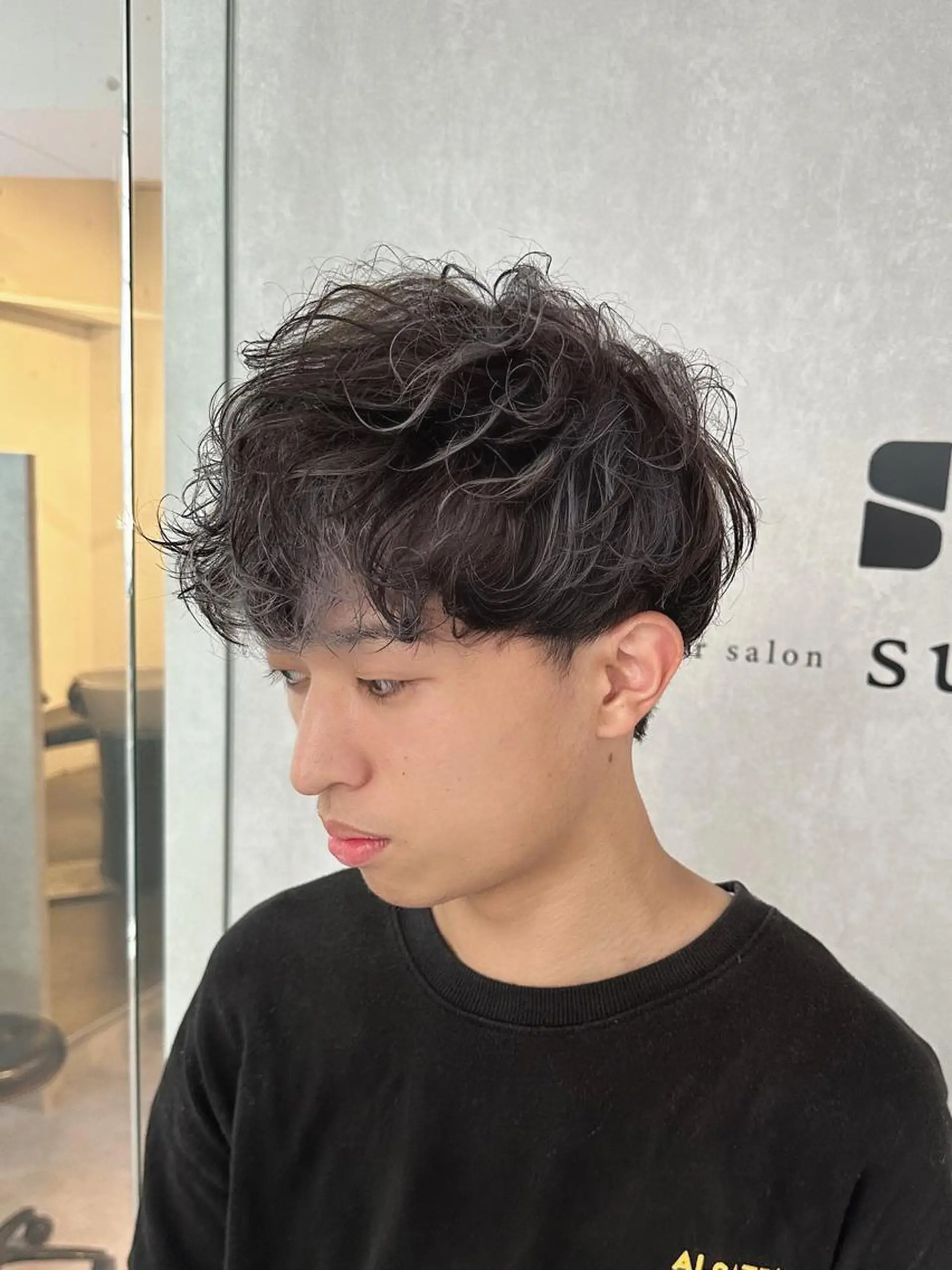 ショート カラー パーマ メンズ ショートボブ メンズブリーチ センターパート メンズハイライト メンズハイトーン hair salon suiw所属・ハイトーンショート 特化‬吉田義隆のヘアスタイル