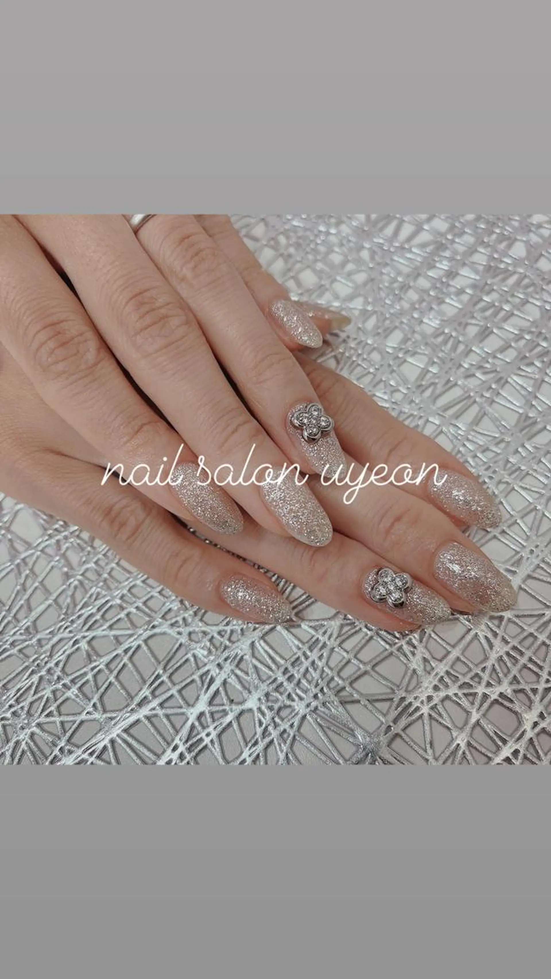 ネイル 鈴木 愛理のネイルデザイン