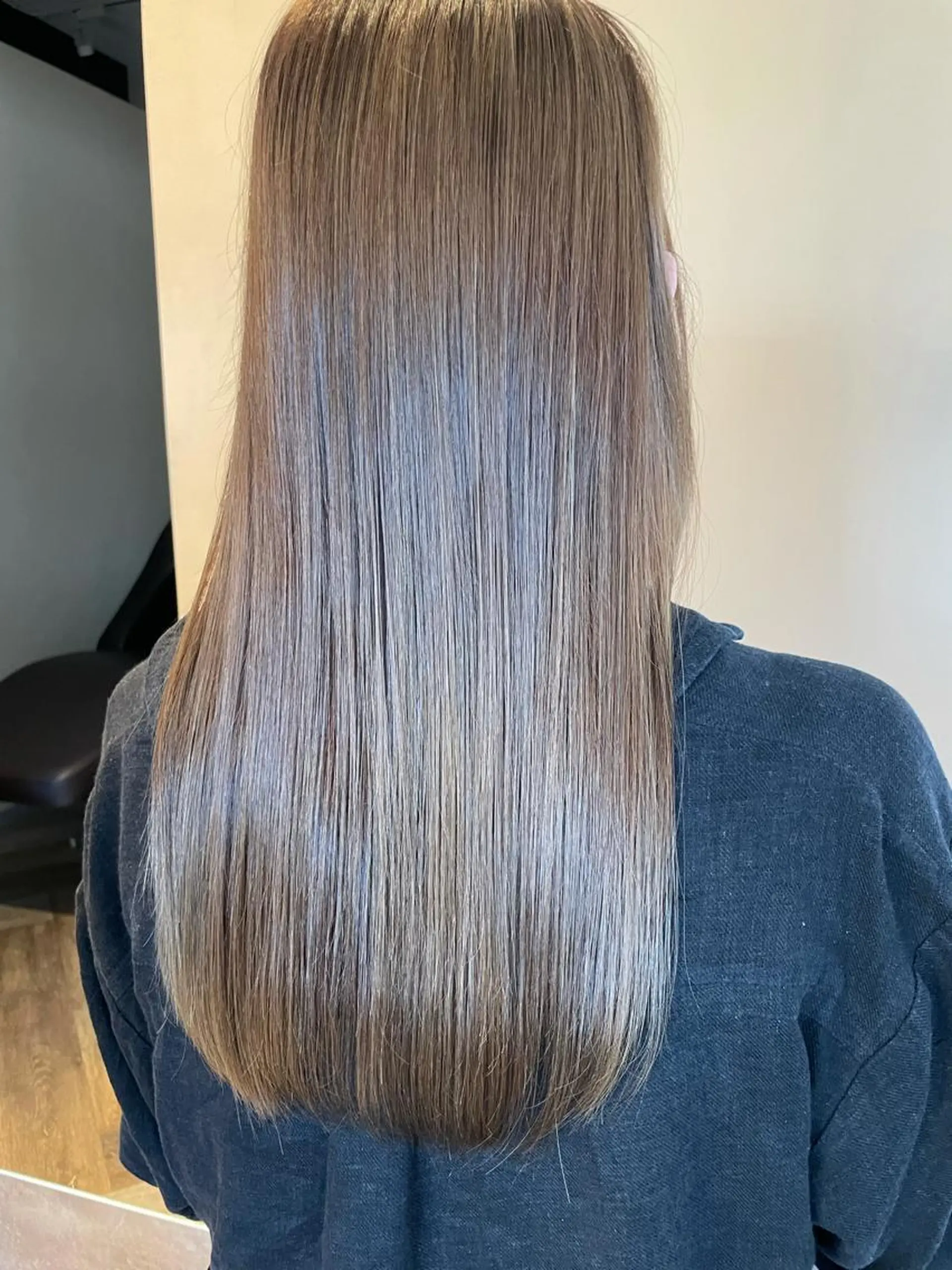 ロング esse大阪茶屋町店所属・レイヤーカット 新井田陽寿のヘアスタイル