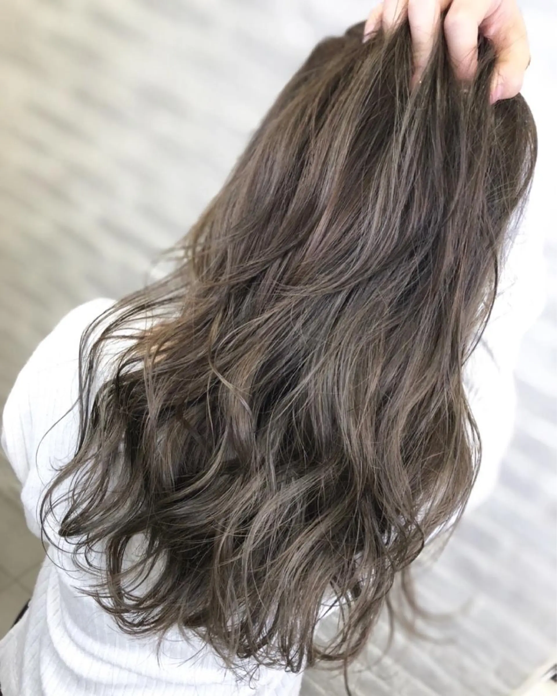 ロング カラー カット ヘアカラー トリートメント 関 彩花のヘアスタイル