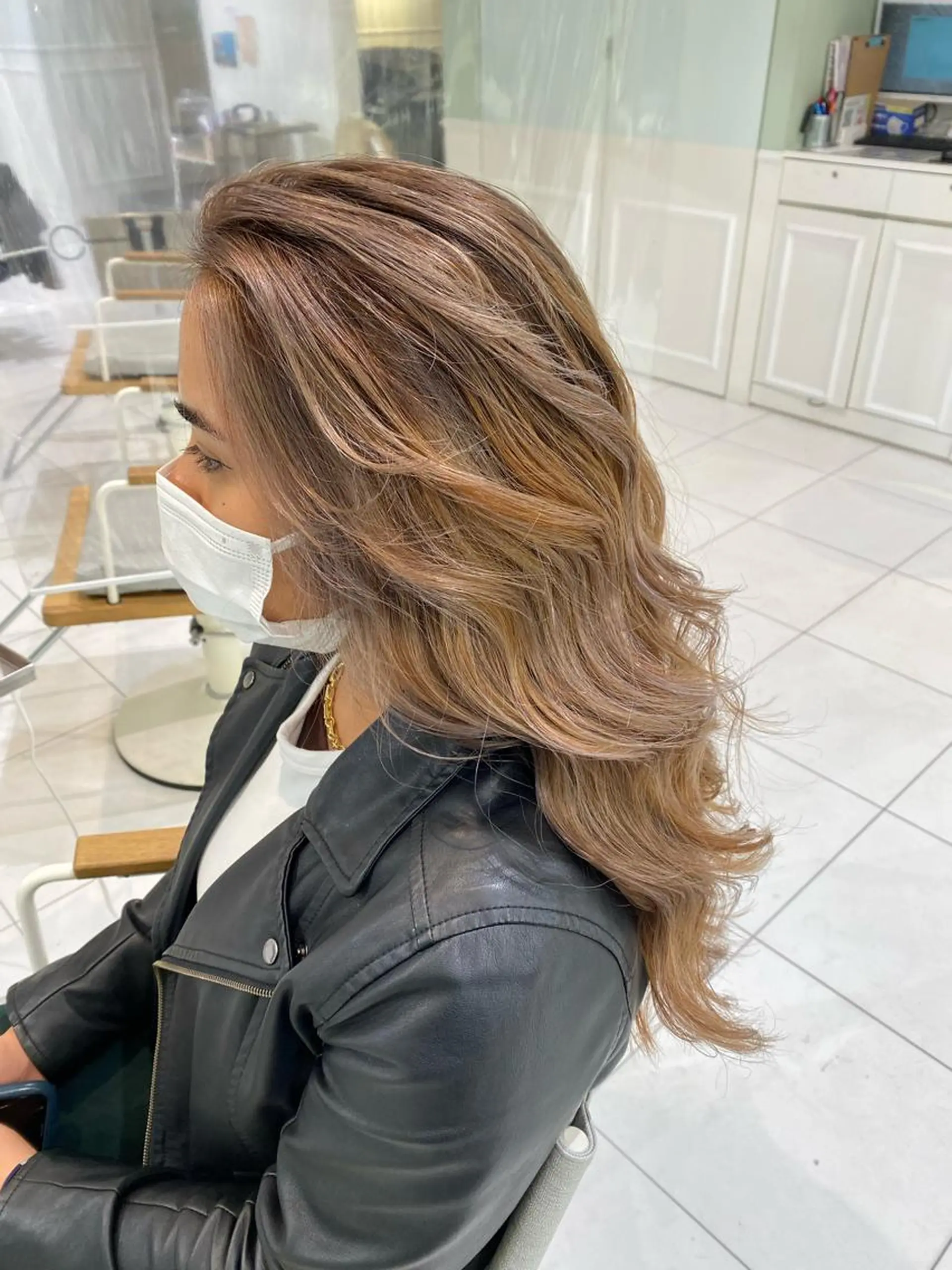 ロング カット ヘアカラー カマチョ タイスのヘアスタイル