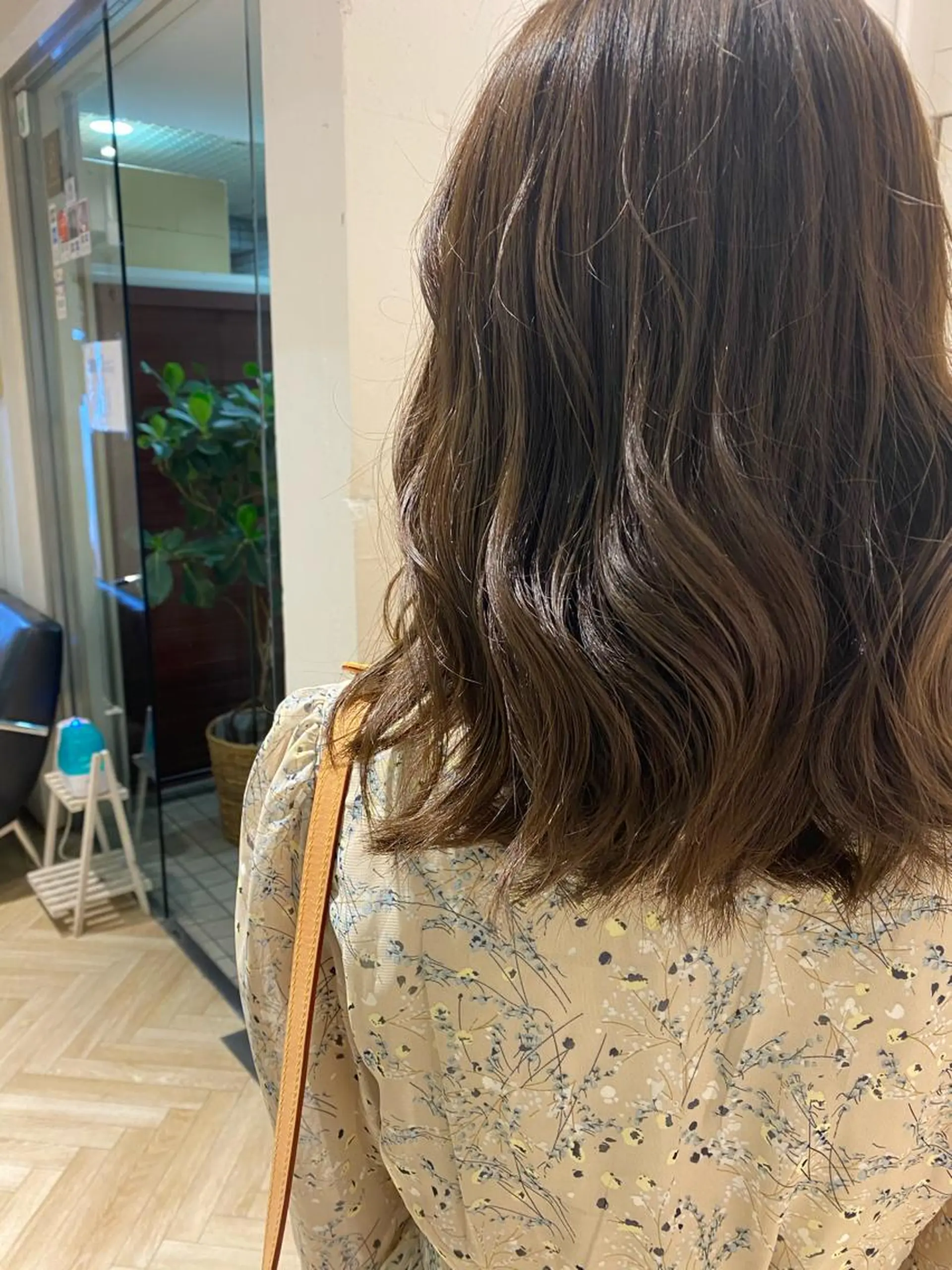 ミディアム カラー オリーブカラー 🍋暖色カラーヘアア レンジniina🍋のヘアスタイル