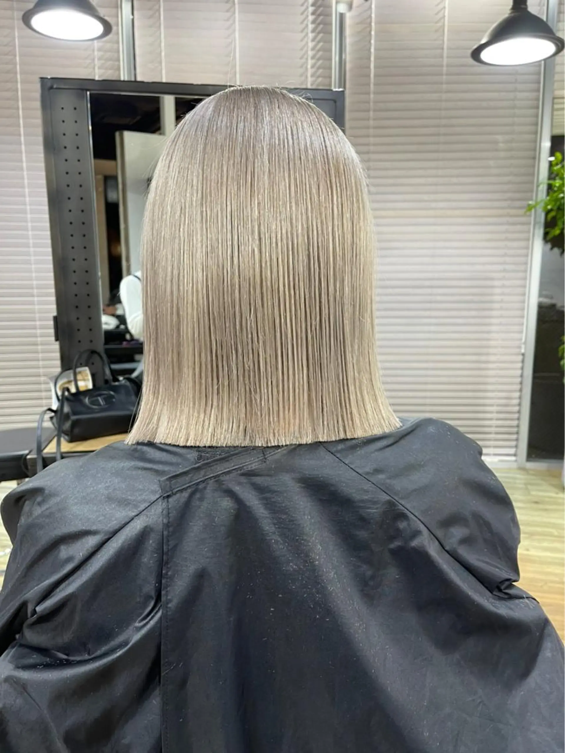 ミディアム カラー ブリーチ ケアブリーチ デザインカラー ダブルカラー イヤリングカラー ARCANAブリーチ レイヤーカット/原宿のヘアスタイル