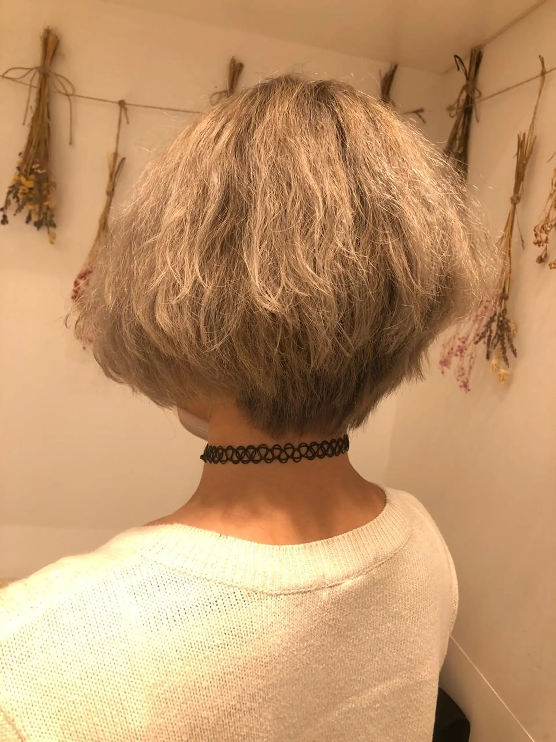 ショート カラー ショートボブ ベージュカラー ブリーチ ホワイトベージュ ボブ はだゆうき @hadadan08のヘアスタイル