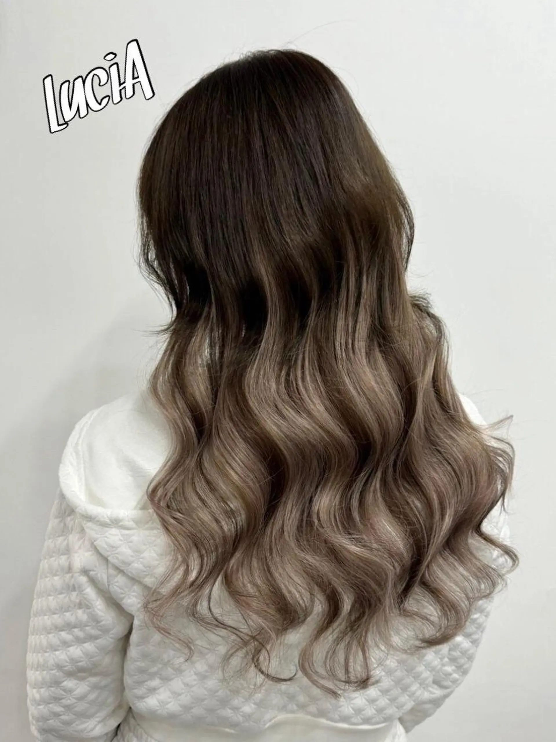 ロング ヘアアレンジ カラー シールエクステ 黒髪 ブリーチ ダブルカラー ハイトーンカラー LuciAエクステ カラー3000セラのヘアスタイル