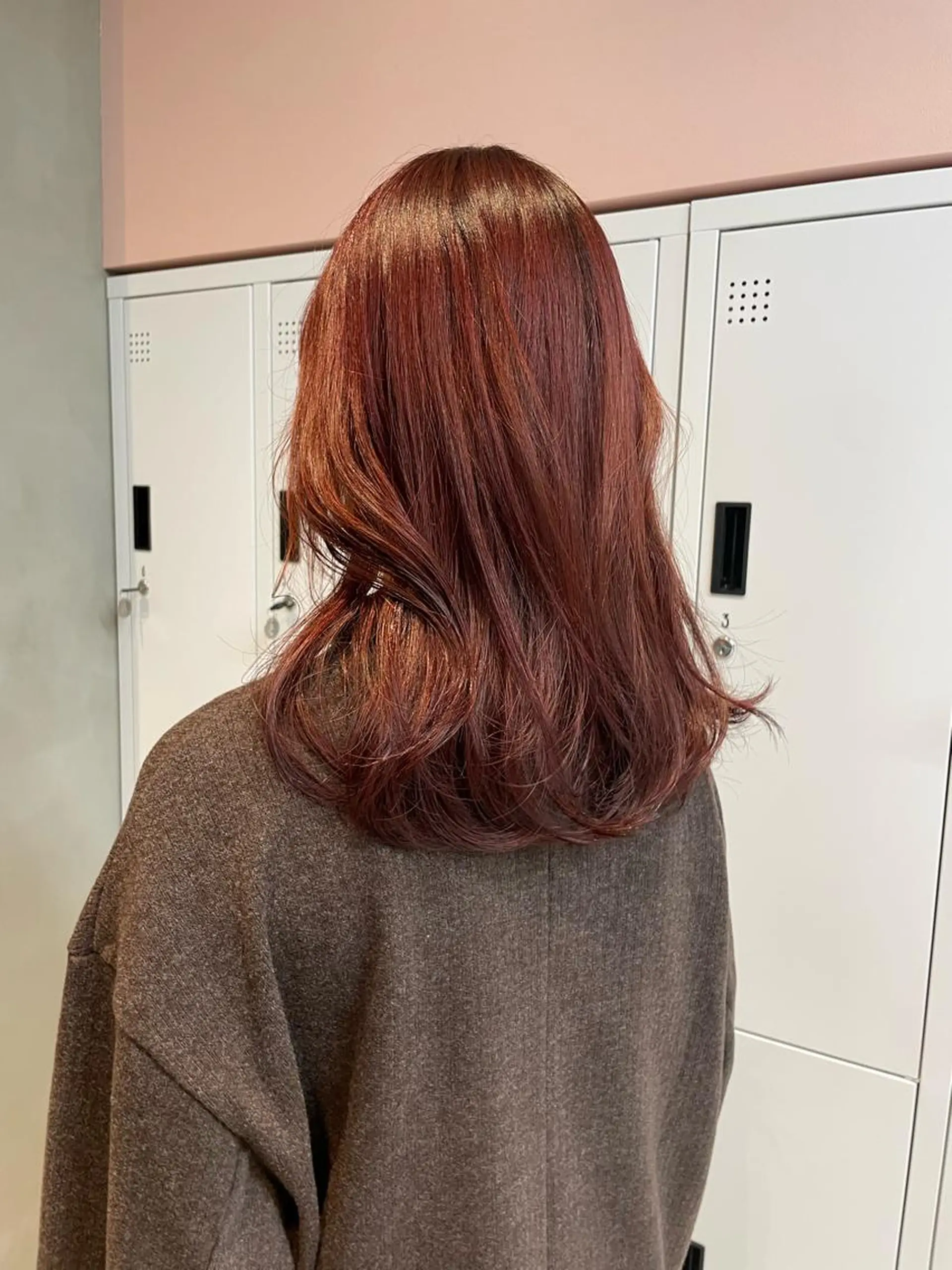 カラー 若月 あやかのヘアスタイル