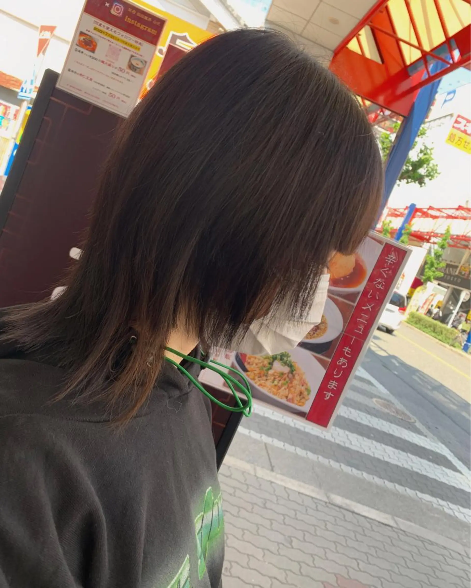 ミディアム ウルフカット 今村公介 ブリーチ特化、派手髪のヘアスタイル