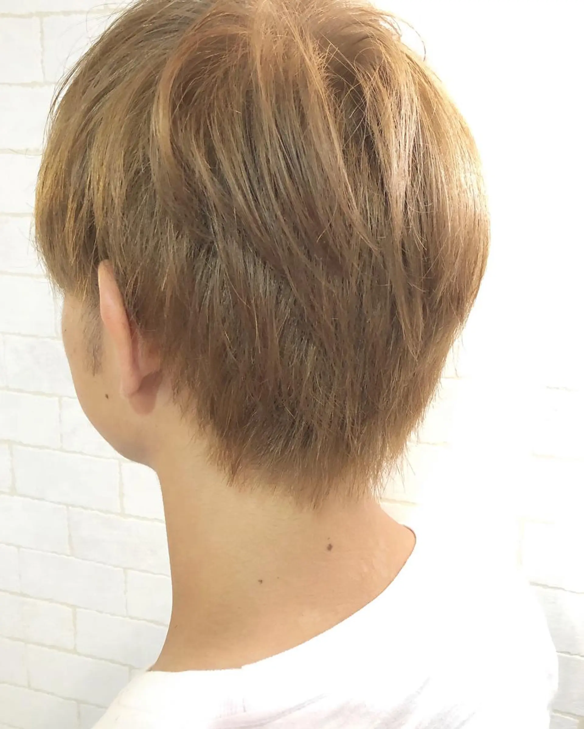 ショート カラー ベージュカラー ハイトーンカラー 過去一の柔髪ヘア 🌿IVYjoureのヘアスタイル