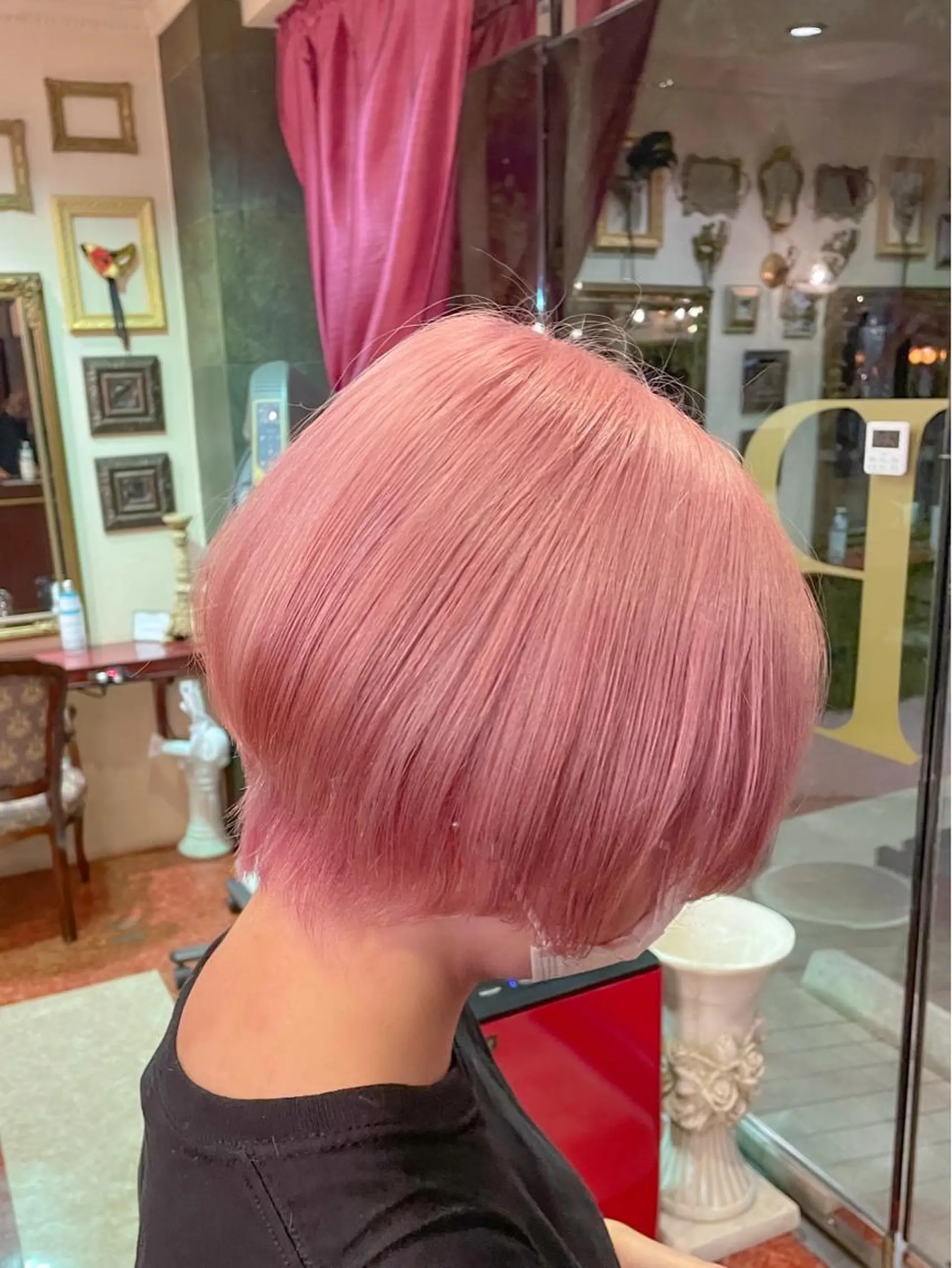 ショート カラー ベージュカラー ピンクカラー ピンクベージュ カット ヘアカラー トリートメント 艶髪✨ハイトーン ✨ホワイト✨北宗一郎のヘアスタイル