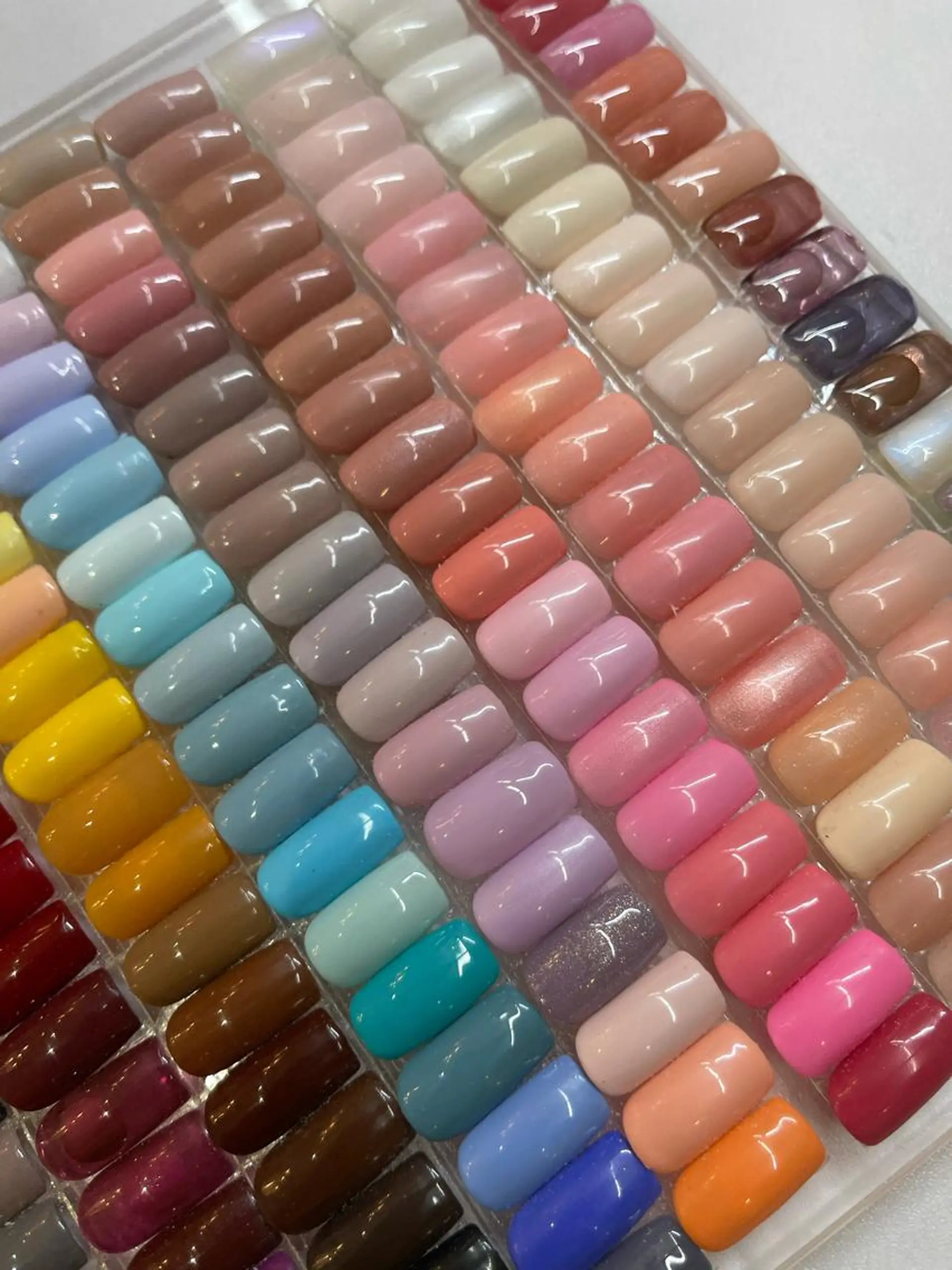 ネイル ジェルネイル ハンドネイル Vogusty's Nail 鶴見店のネイルデザイン