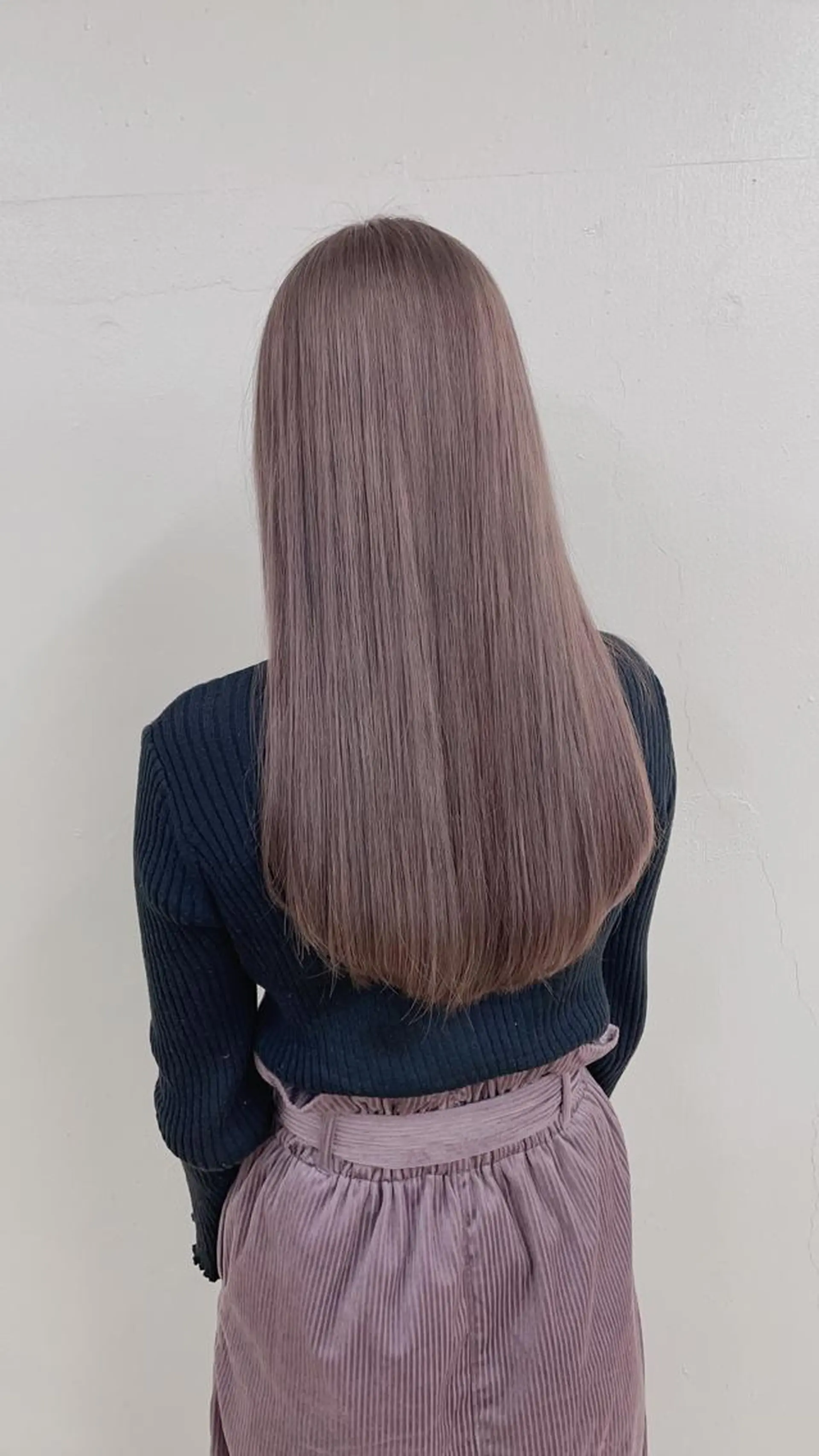 カラー ミルクティーカラー イイサカシュンスケのヘアスタイル