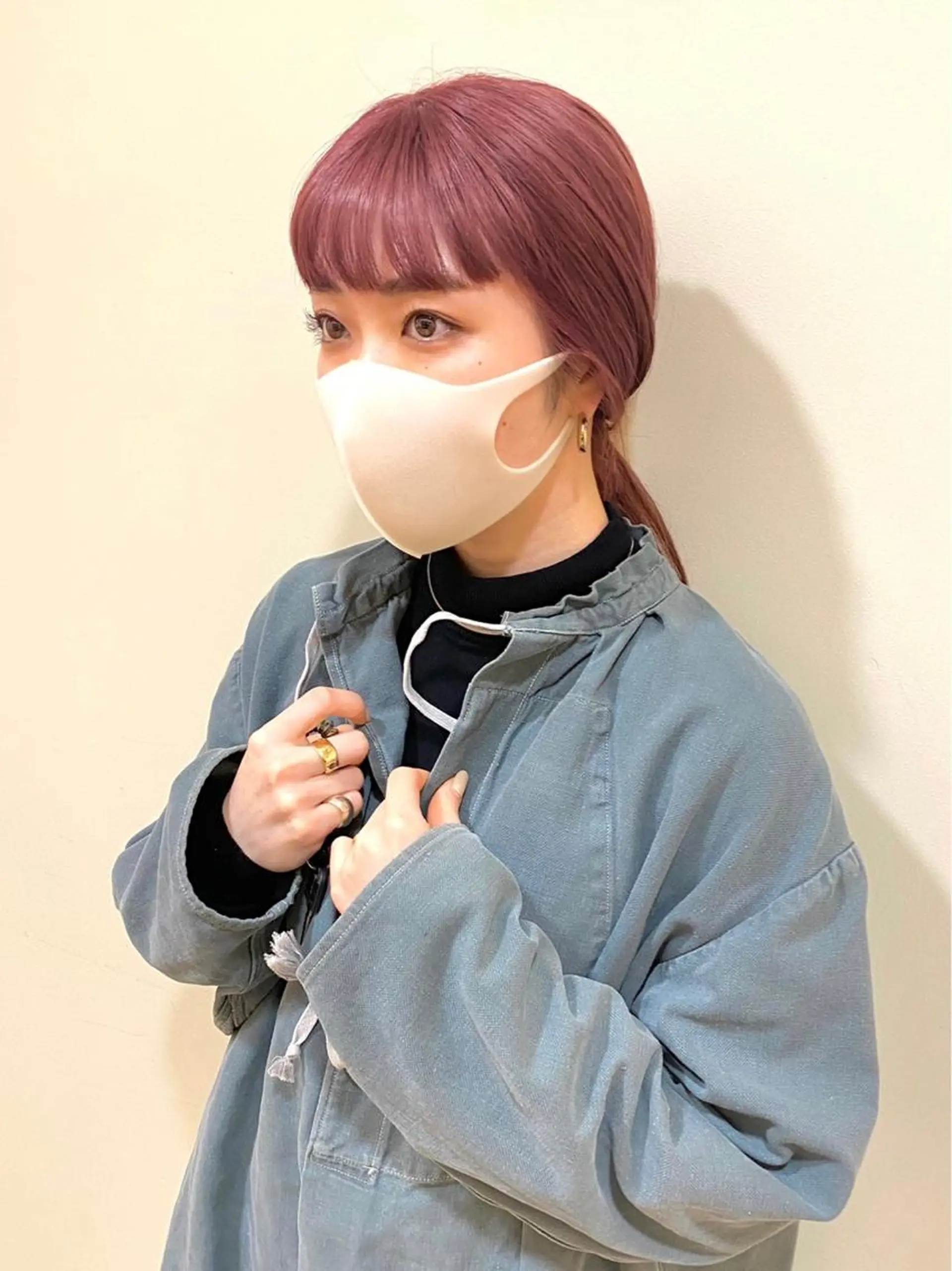 セミロング カラー ANNA /艶髪/ハイトーンのヘアスタイル