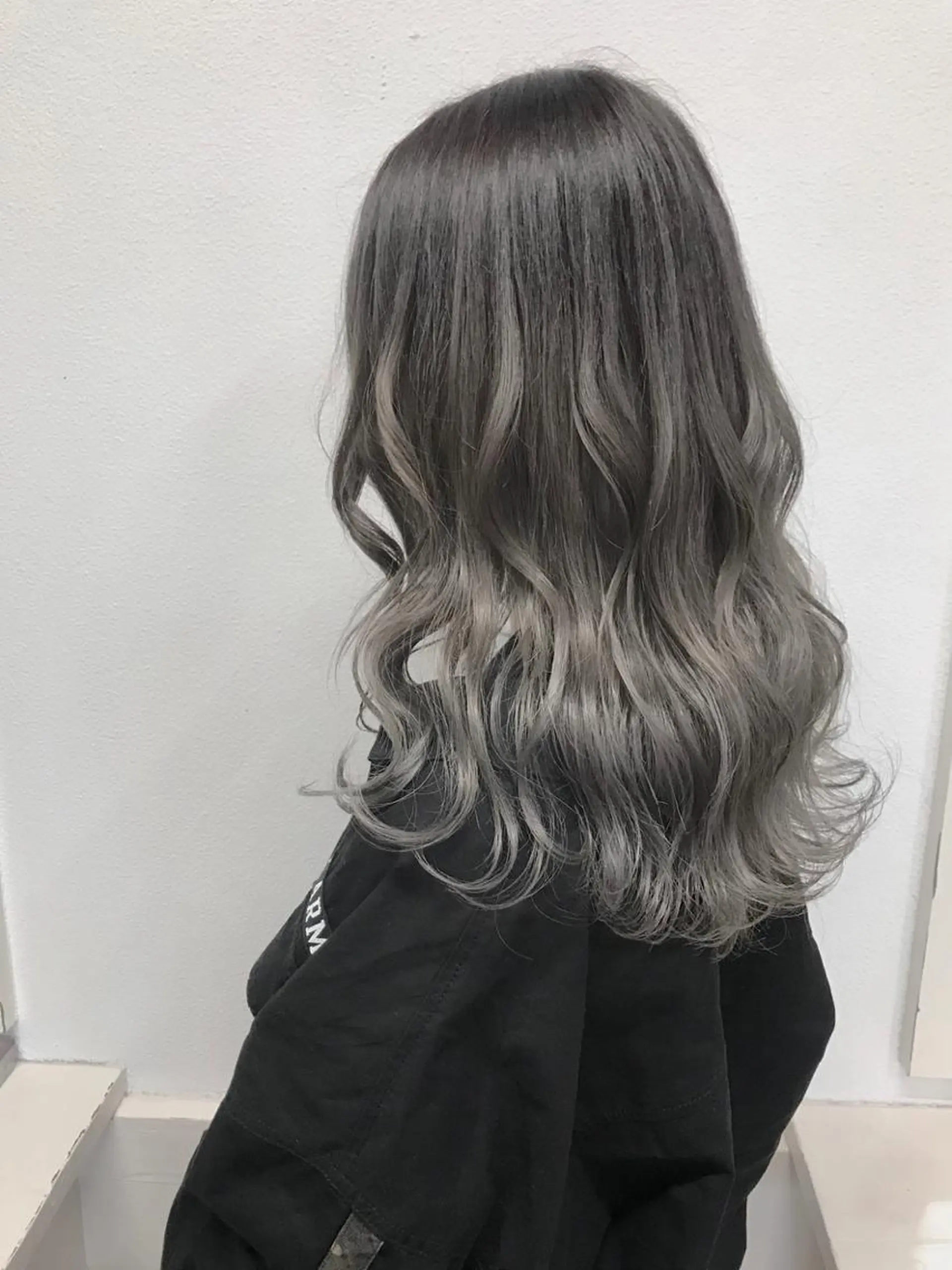 ロング カラー ヘアアレンジ グラデーションカラー シルバー ヘアカラー トリートメント GiseL天神カラー 髪質改善/ブリーチのヘアスタイル