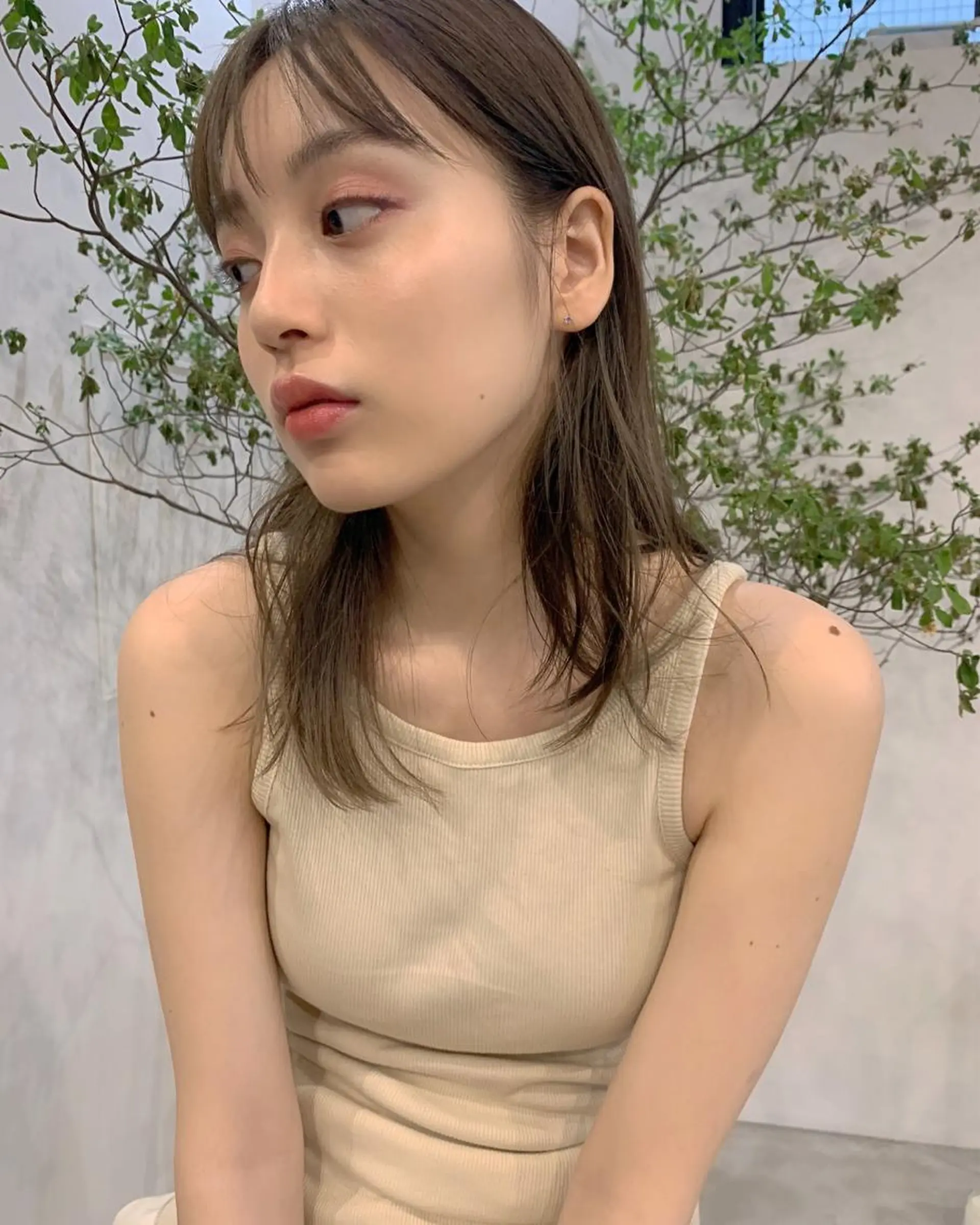 ミディアム カラー ブリーチ ケアブリーチ グレージュ 柔らかブラウン/顔周 りレイヤー♡ユウシのヘアスタイル