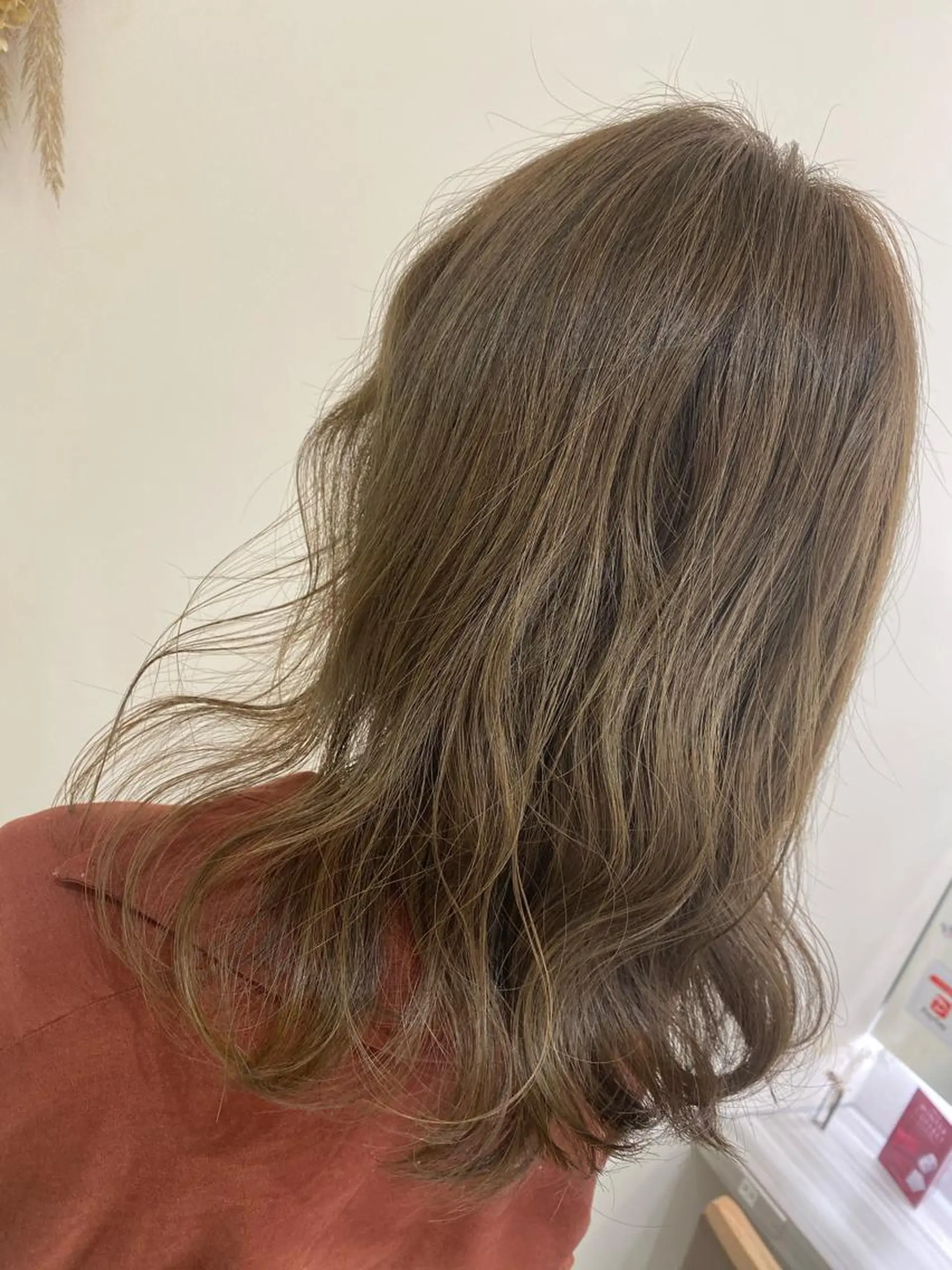 セミロング カラー 銀座メンズ専門🖤 小島奈々のヘアスタイル