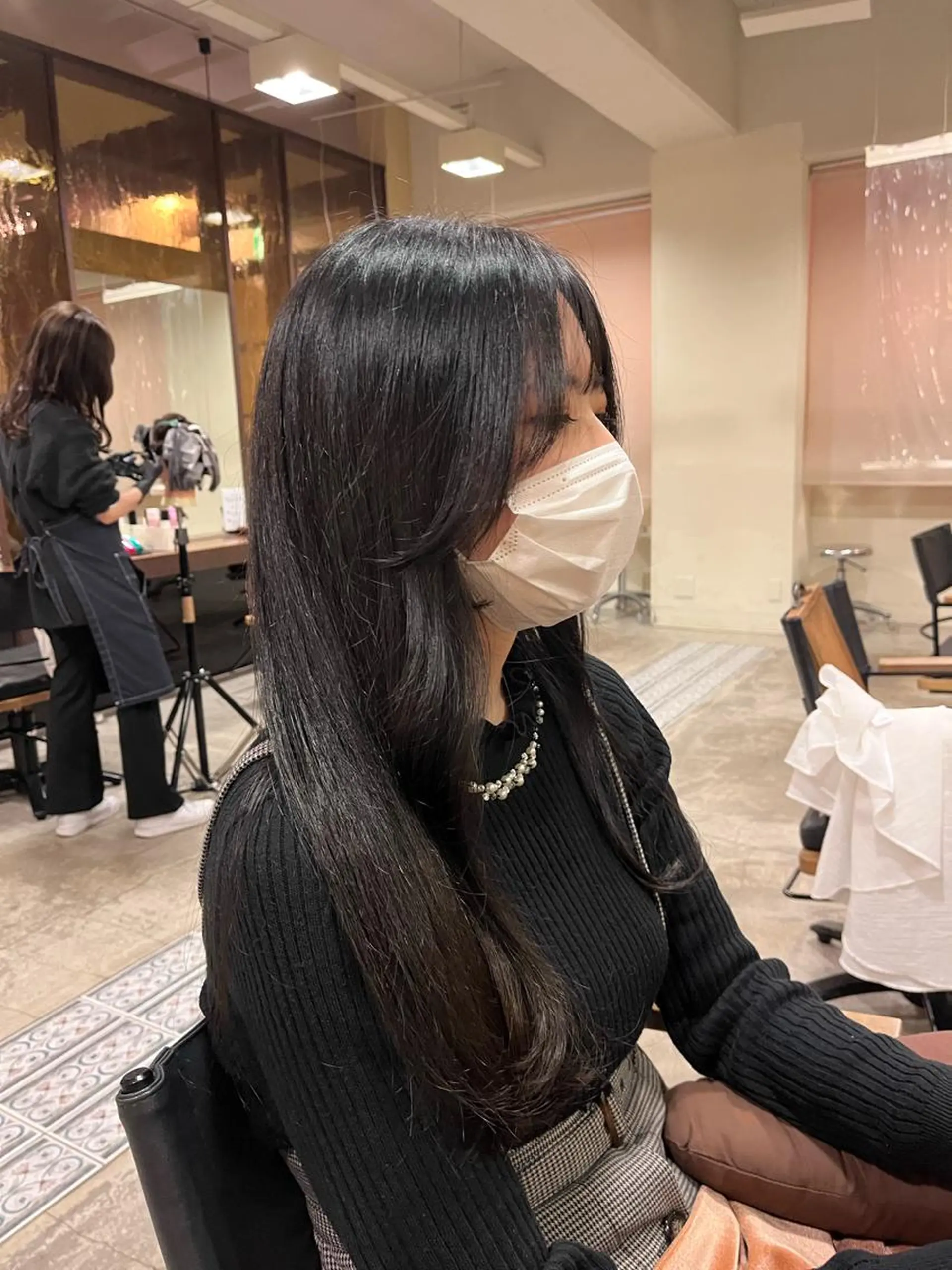 ロング カラー 黒髪 ブルーカラー ブルーブラック 顔周りカット 韓国風ヘア 田中 鈴乃のヘアスタイル