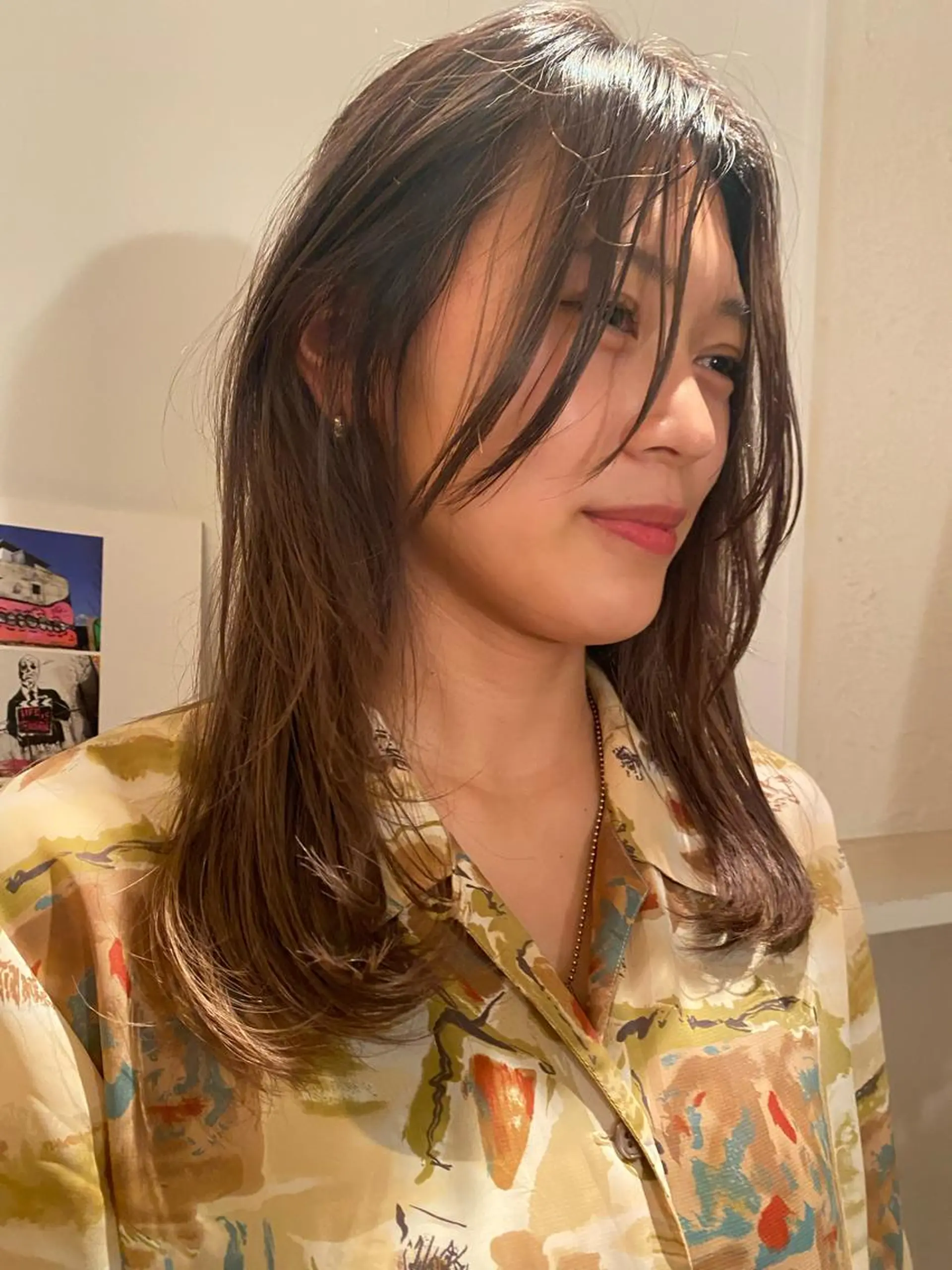 セミロング saya🌿レイヤー カット/透明感カラーのヘアスタイル