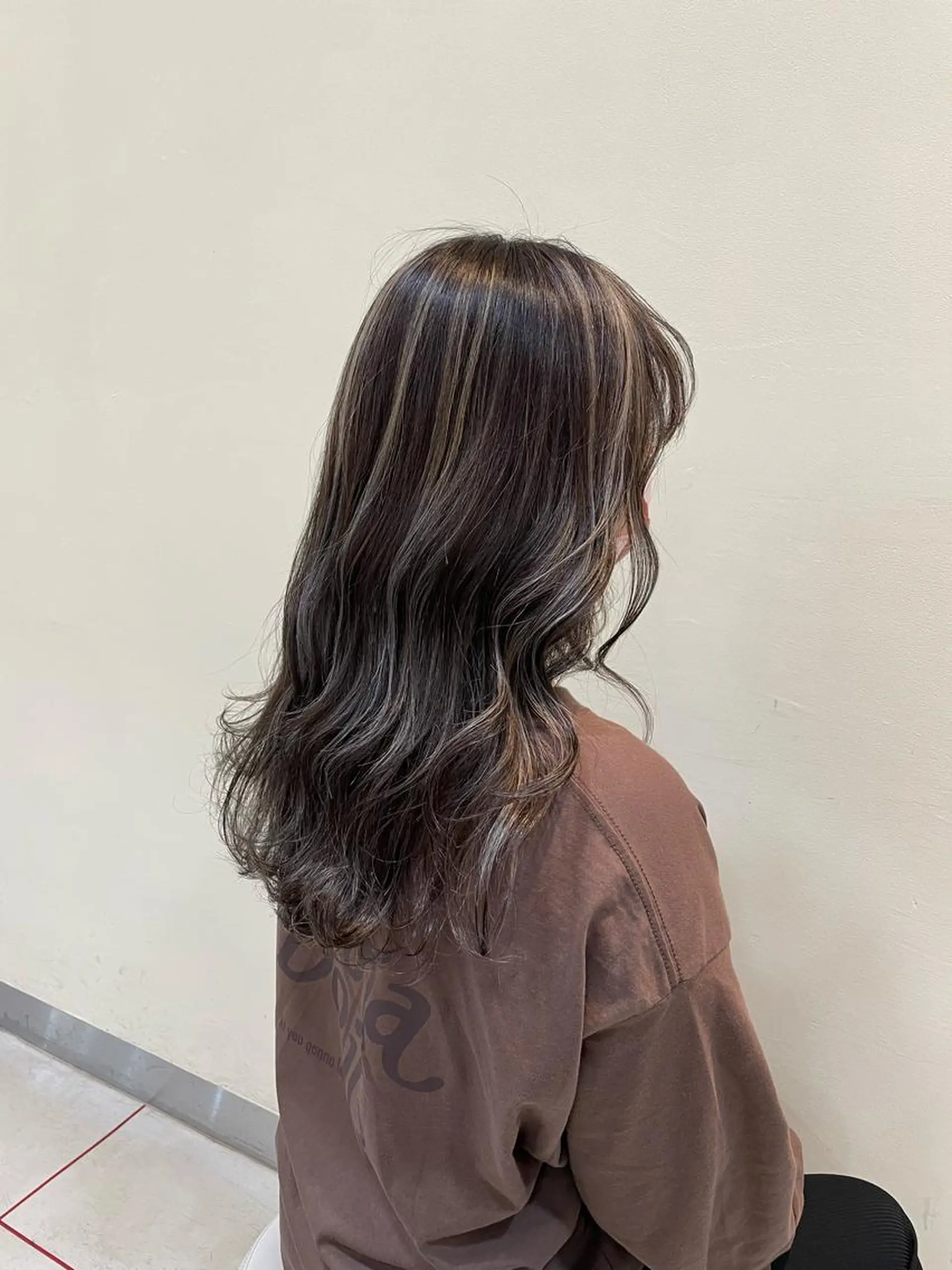 セミロング カラー ハイライトカラー ハイライト 赤星 さえのヘアスタイル