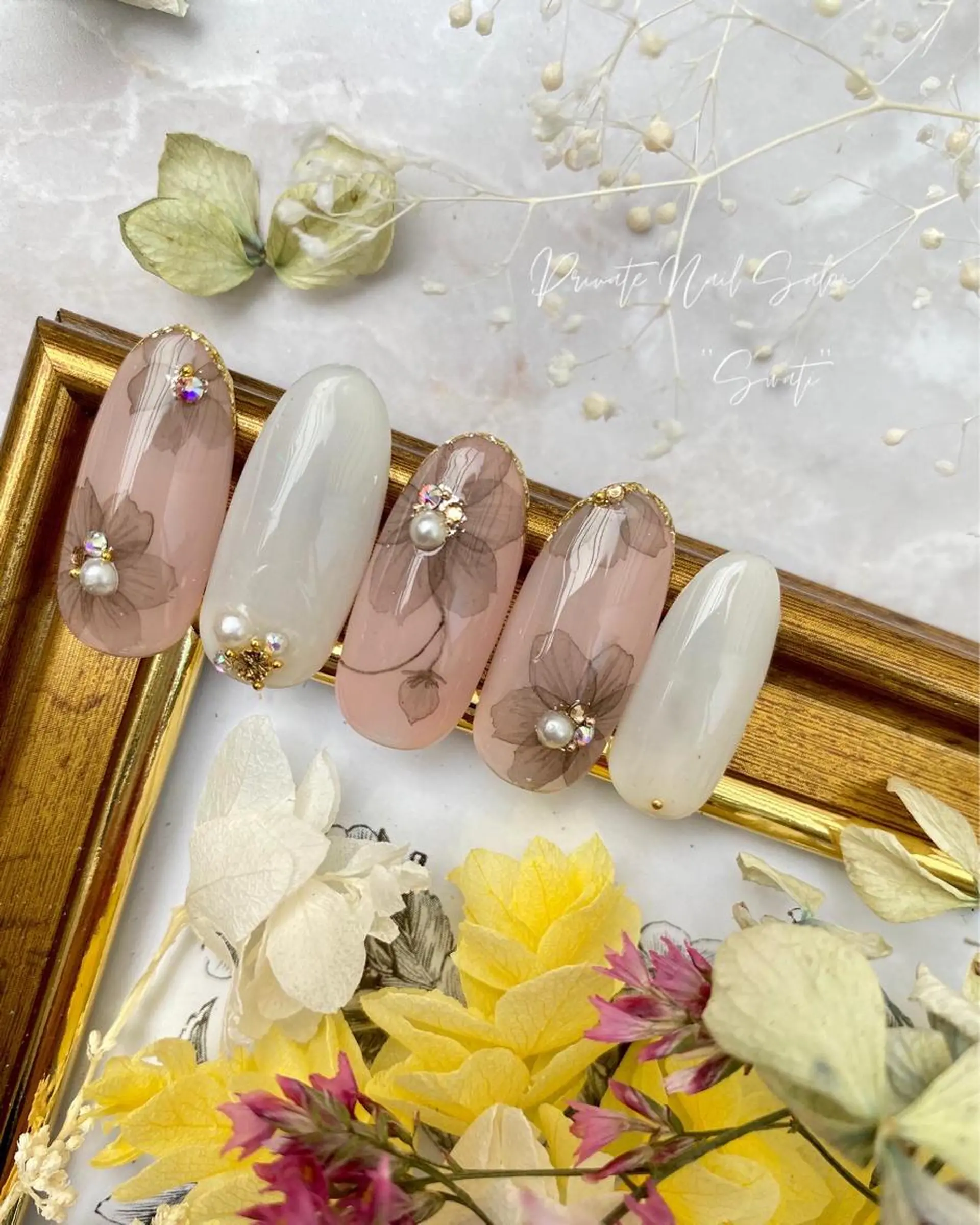 ネイル アートネイル フラワーネイル オフィスネイル 冬ネイル yuko （ネイリスト）のネイルデザイン