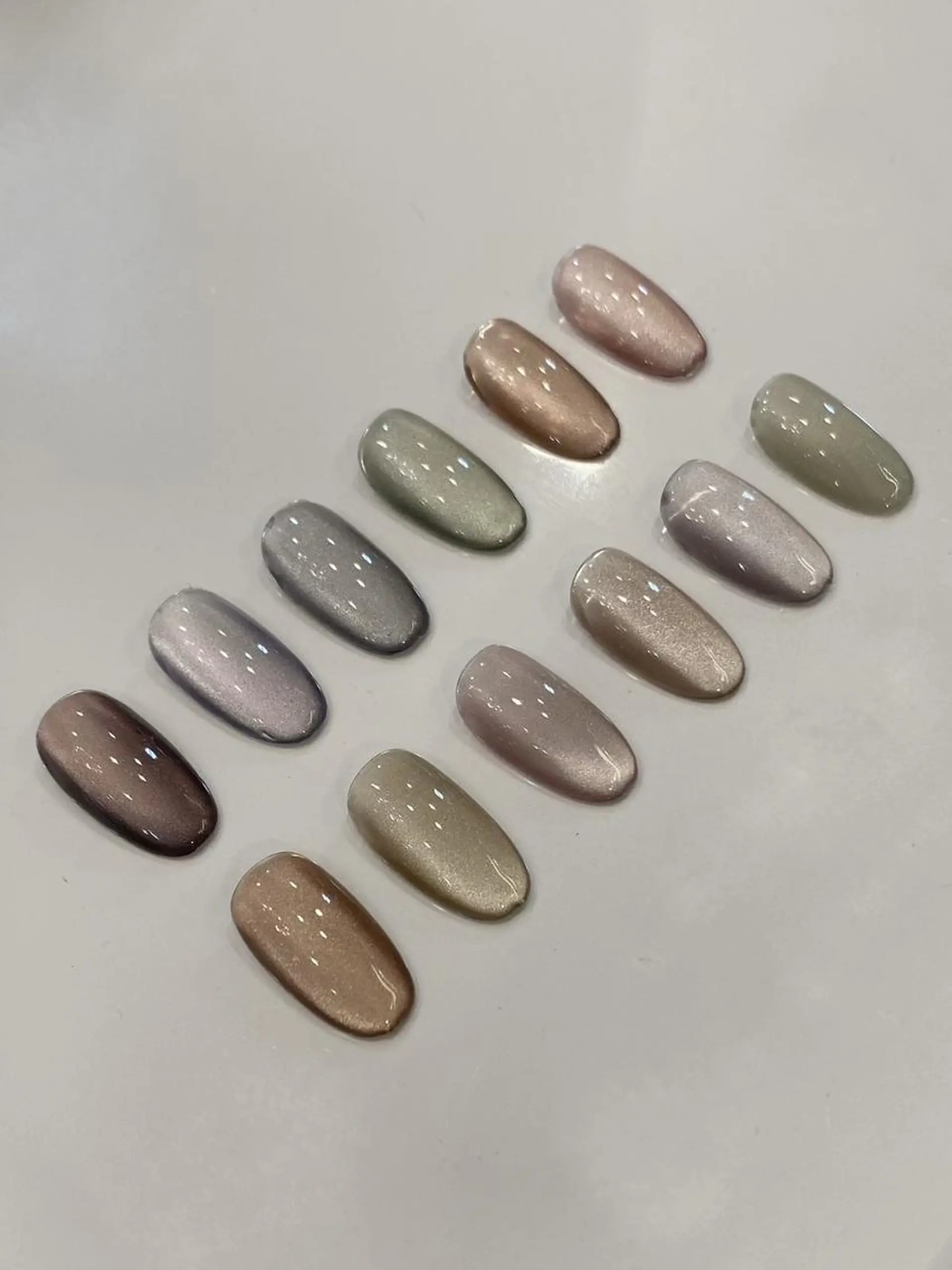 ネイル マグネットネイル 【山岡】 ロイヤル•セラピストのネイルデザイン