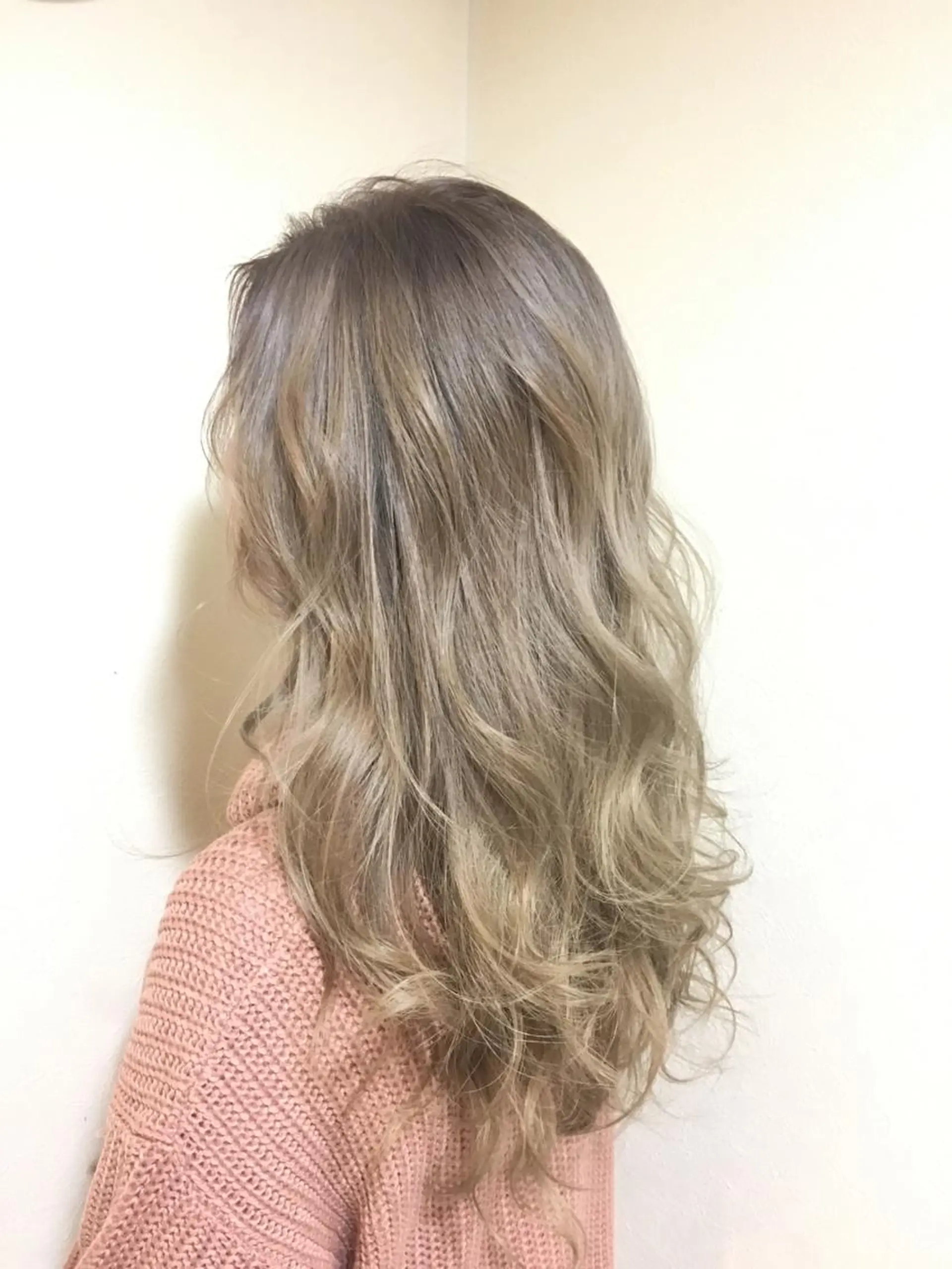 カラー 工藤 綾華のヘアスタイル