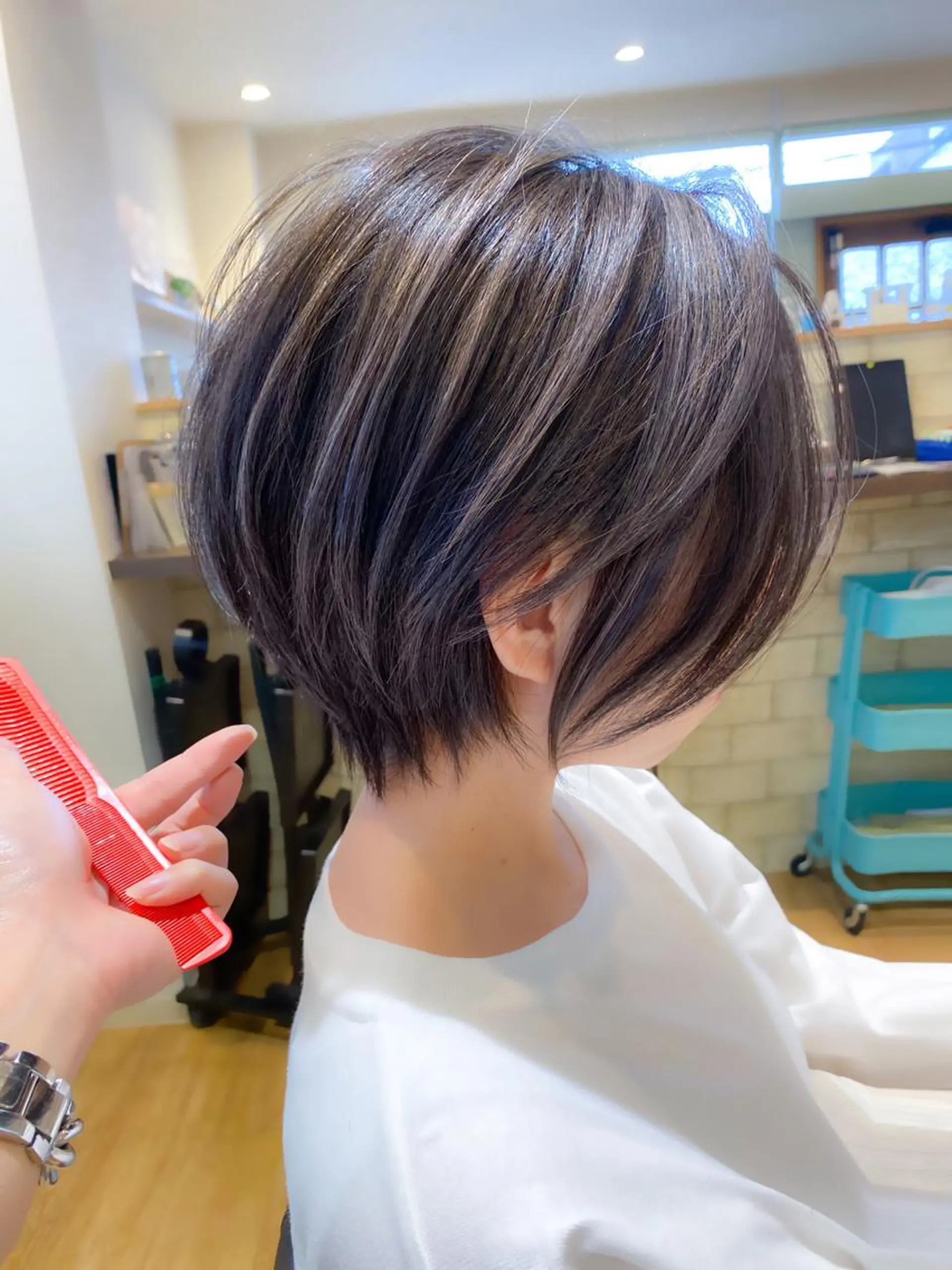 ショート ショートボブ 丸みショート ボブ ハイライト ショートヘア 柳 雄輝のヘアスタイル