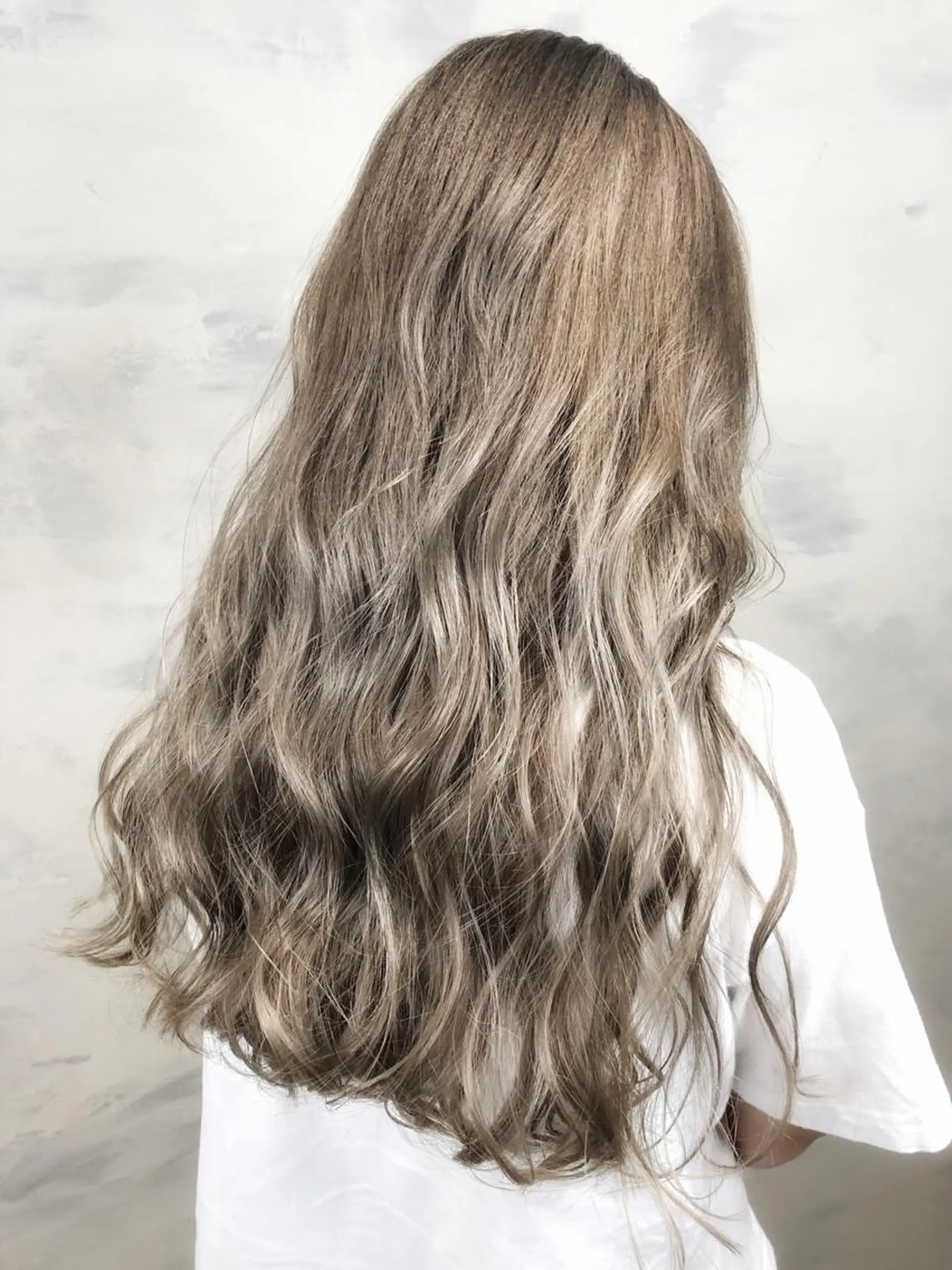 ロング カラー biscohair 髪にドラマを。のヘアスタイル