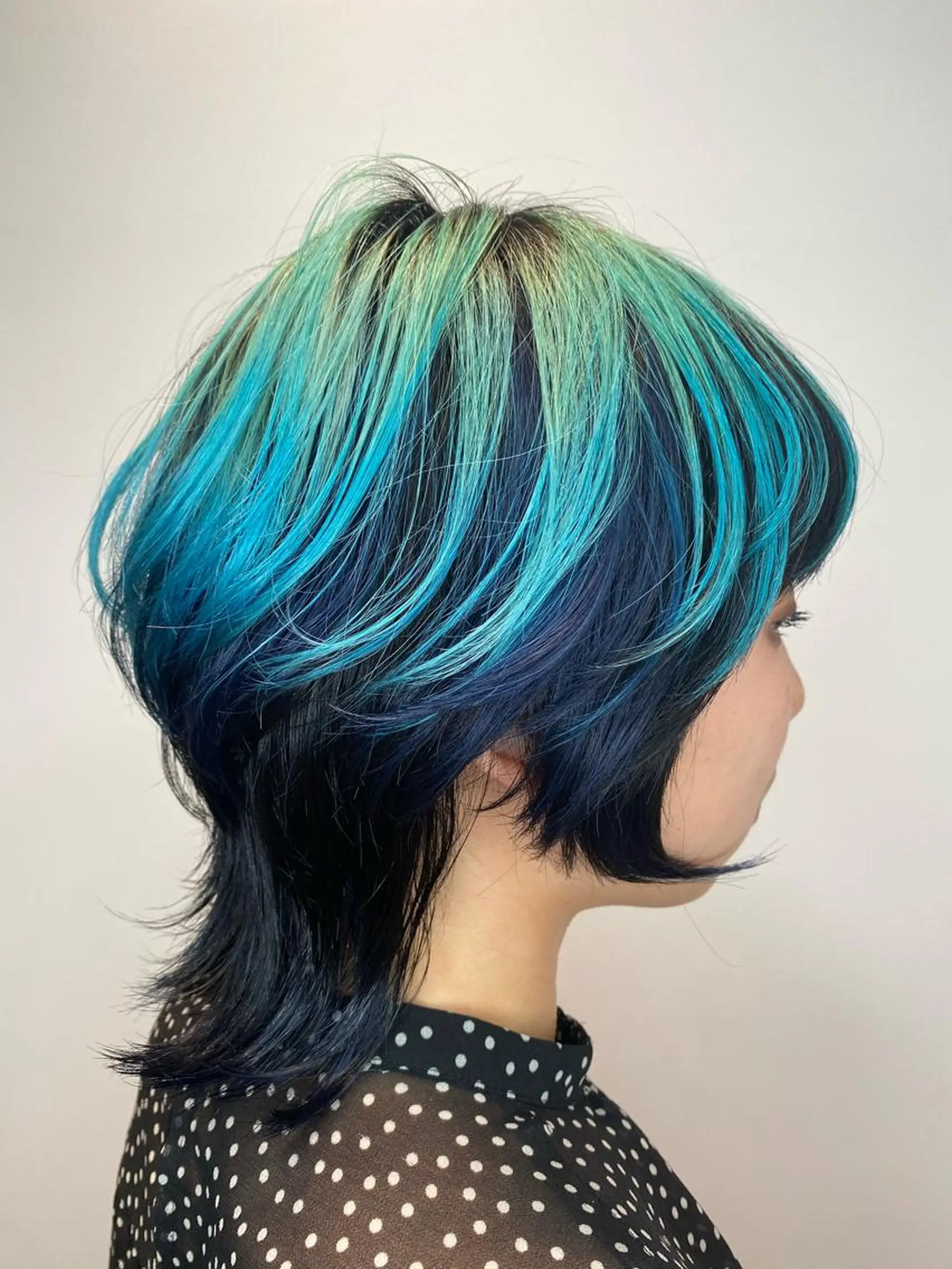 カラー ブルーカラー グラデーションカラー MONIQA原宿所属・デザインカラーウルフ 宙也のヘアスタイル