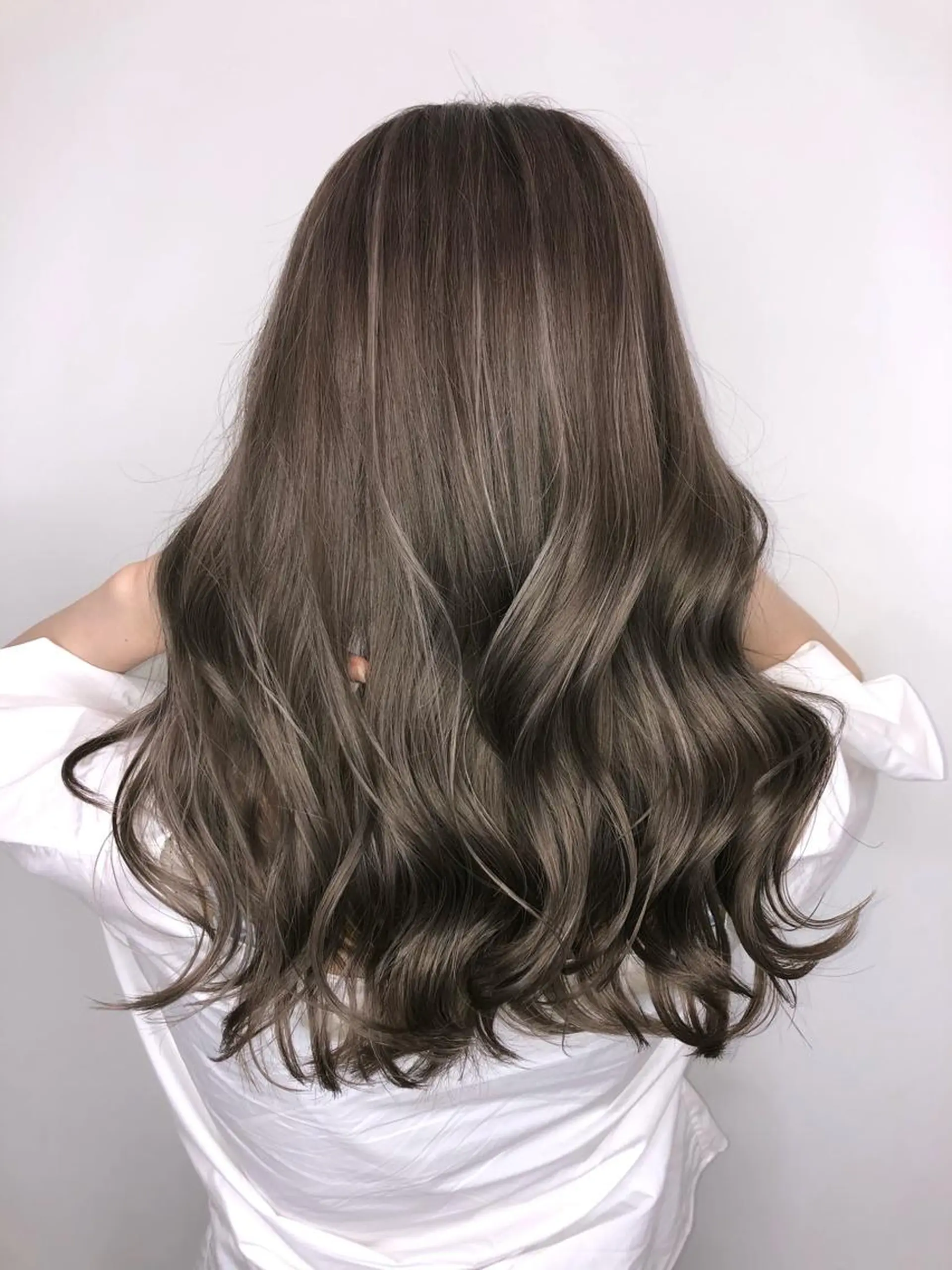 ミディアム LINOET  nagoya所属・手島 カミラのヘアスタイル