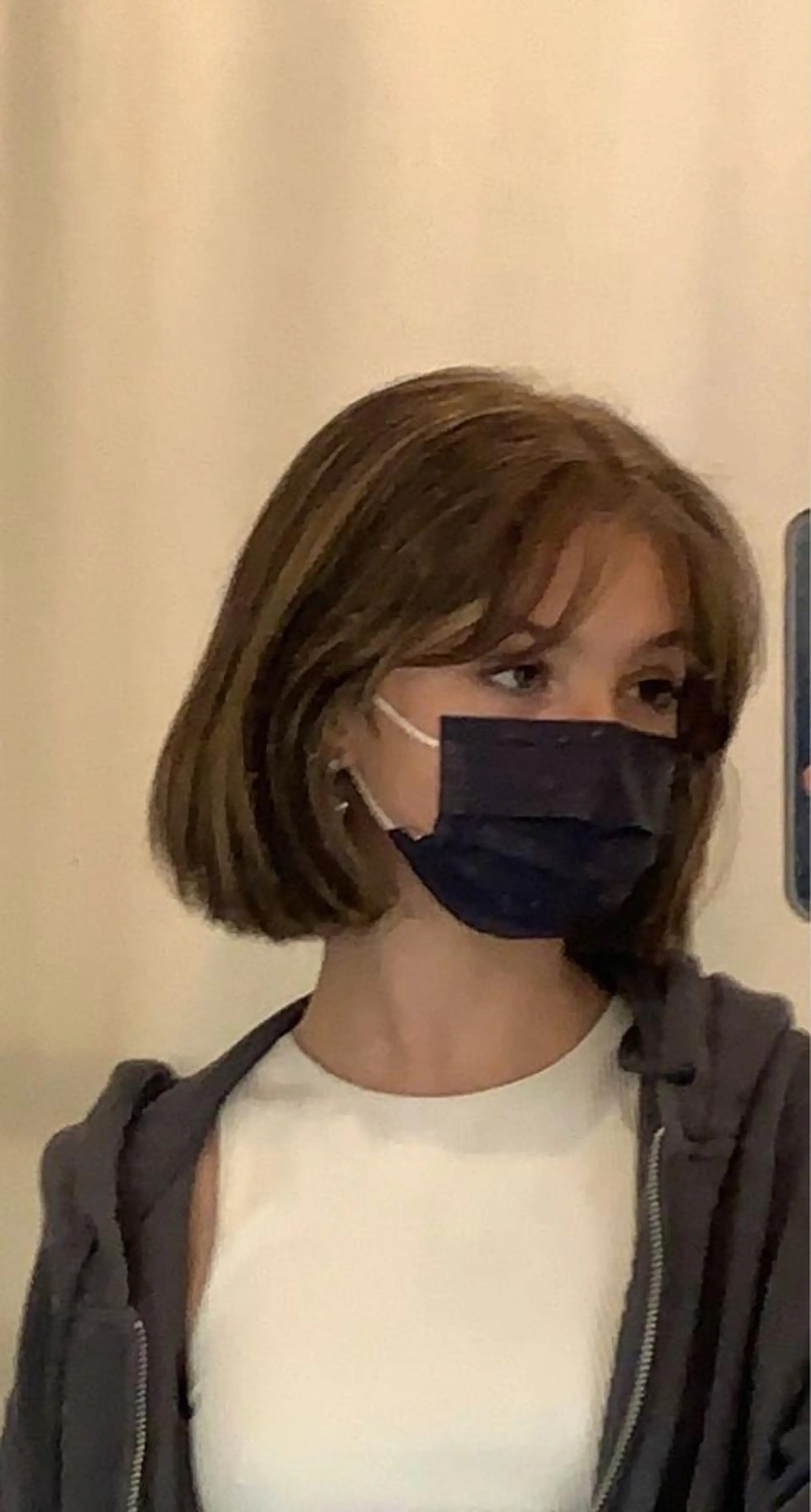 ミディアム 加藤木麻彩 NEROのヘアスタイル