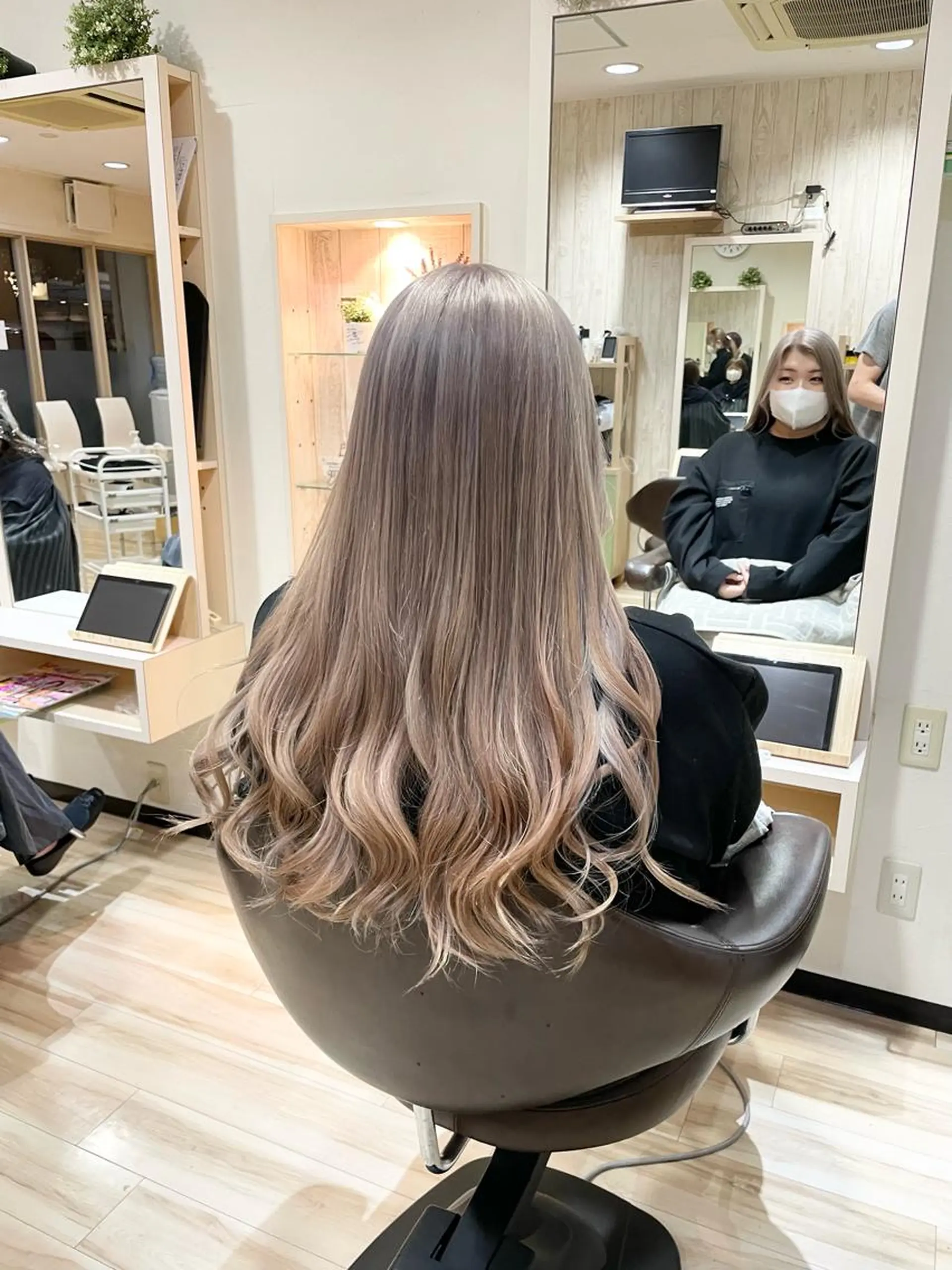 ロング カラー 🌈派手髪ハイトーン 🌈鈴木亮太🌈のヘアスタイル