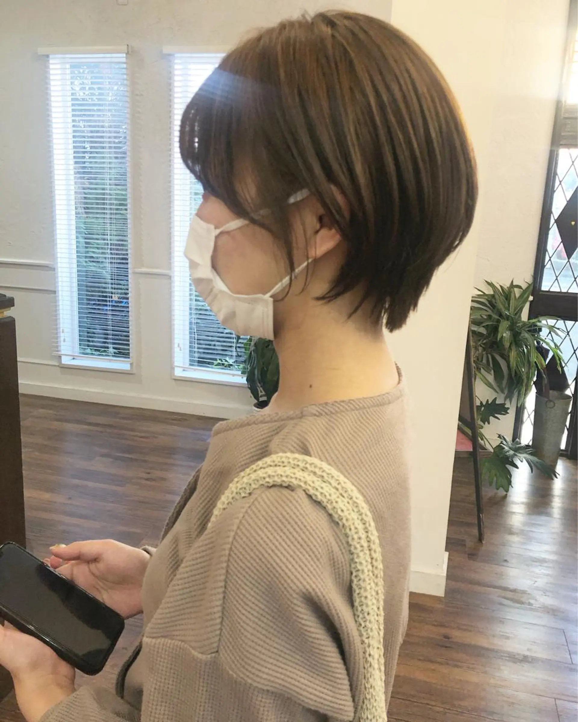 ショート カラー ベージュカラー ショートヘア ヘアカラー トリートメント 江原 彩華のヘアスタイル