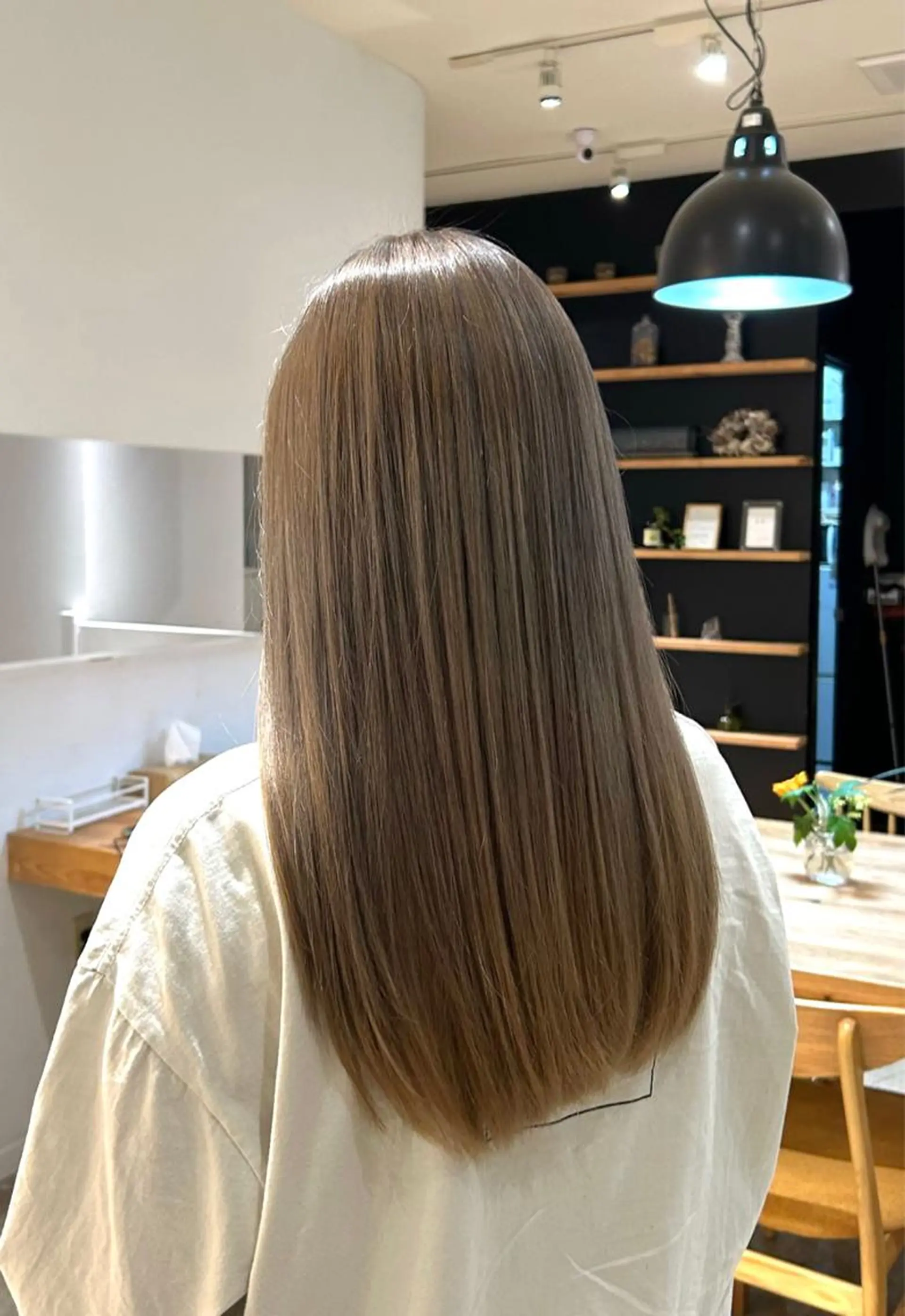 ロング カラー ブリーチ グレージュ 艶カラー/レイヤー 🦋AKARI🦋のヘアスタイル