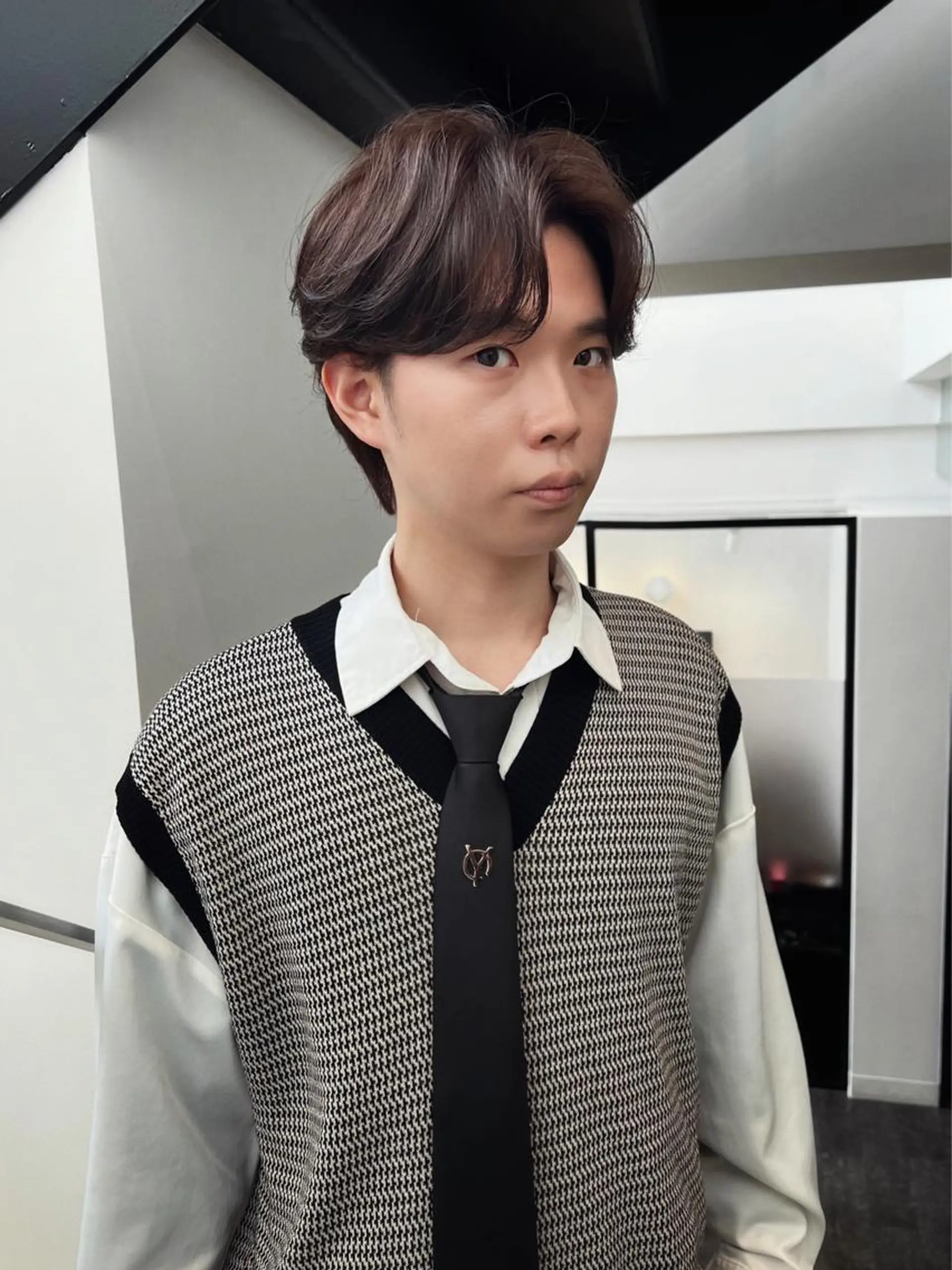 パーマ メンズ メンズパーマ 波巻きパーマ カット パーマ Qin shaire salon 原宿verno店所属・【センターパート】 ETO／江藤翼の眉毛・アイブロウイメージ