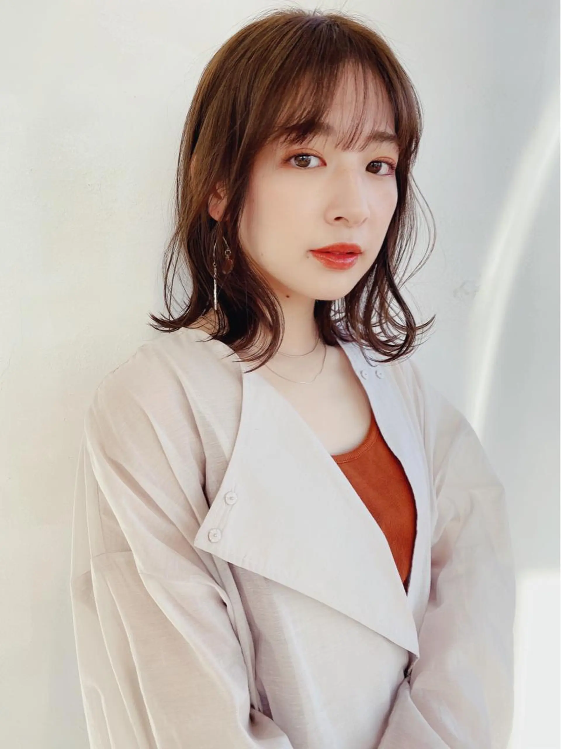 ミディアム ミディアムレイヤー くびれヘア レイヤーカット 鎌倉 彩のヘアスタイル